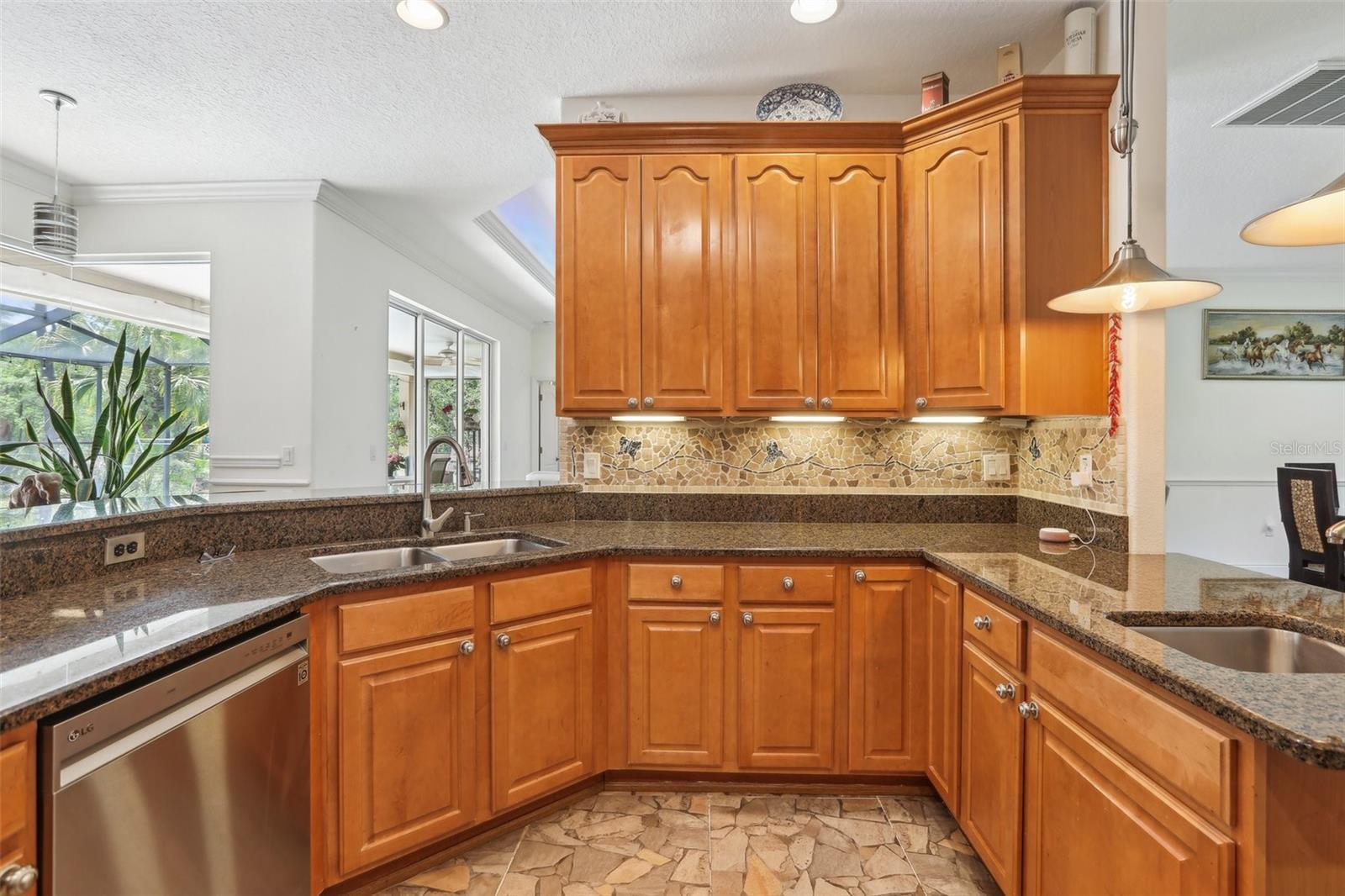 Listing photo id 9 for 18026 Nutcracker Road
