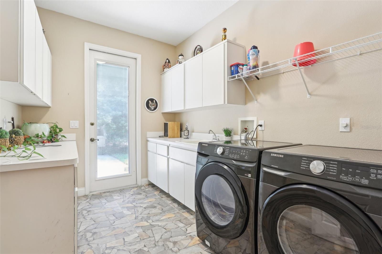 Listing photo id 12 for 18026 Nutcracker Road