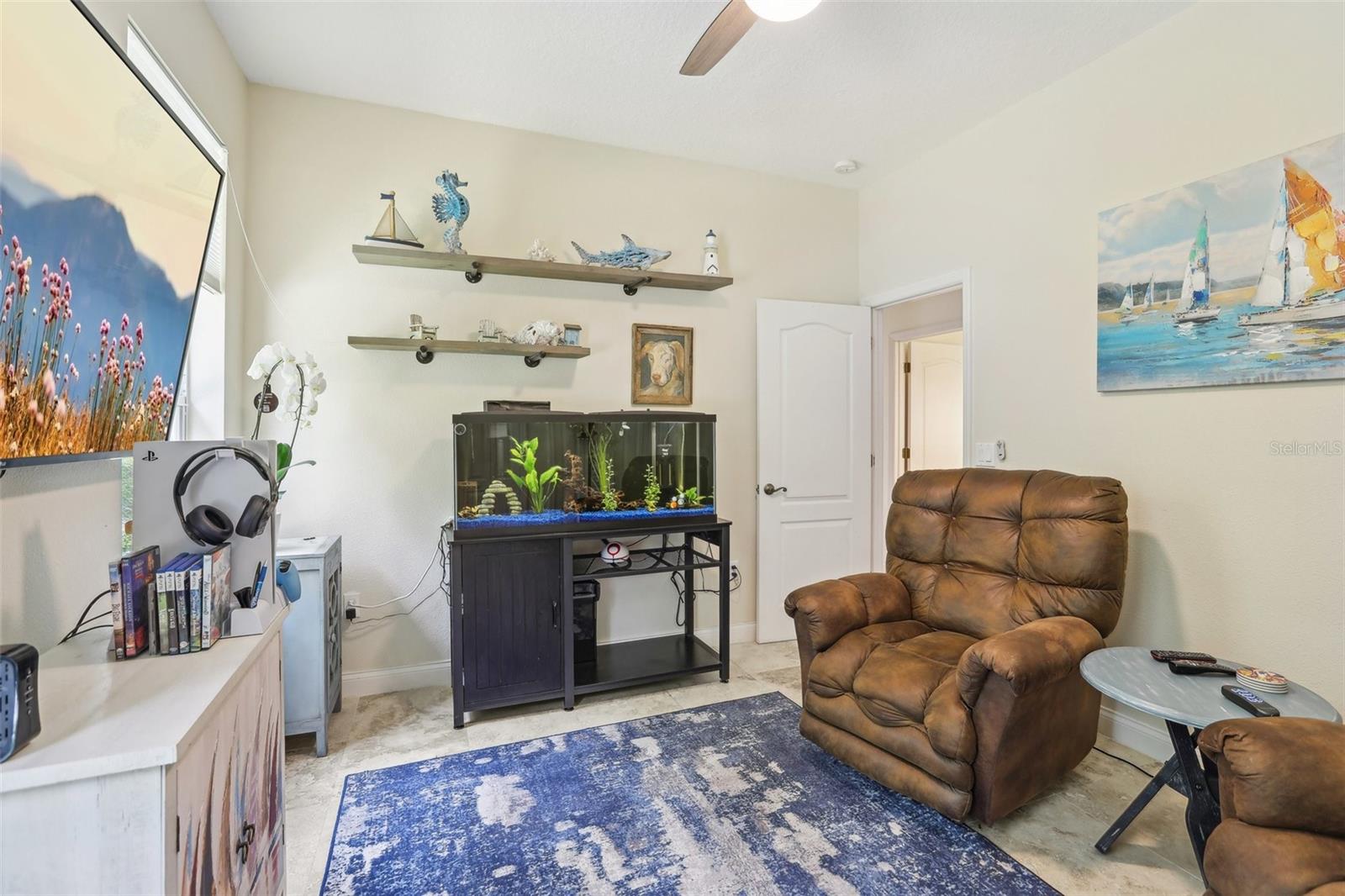 Listing photo id 14 for 18026 Nutcracker Road