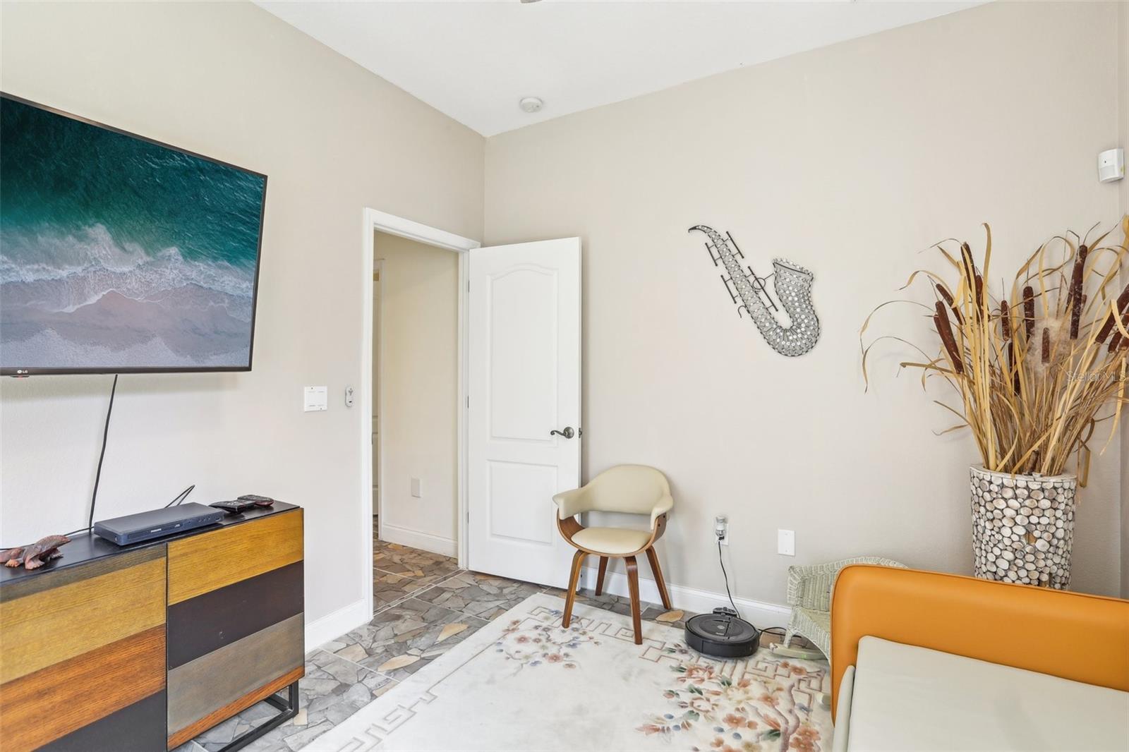 Listing photo id 19 for 18026 Nutcracker Road