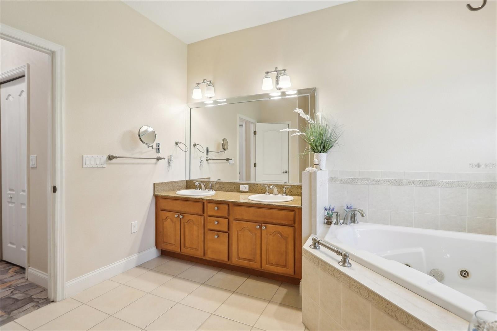 Listing photo id 23 for 18026 Nutcracker Road