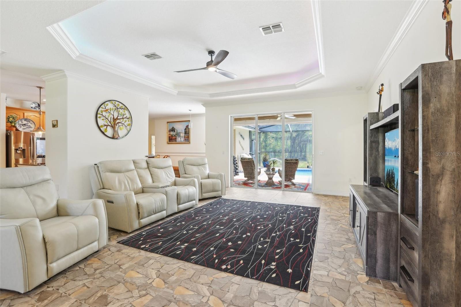 Listing photo id 2 for 18026 Nutcracker Road