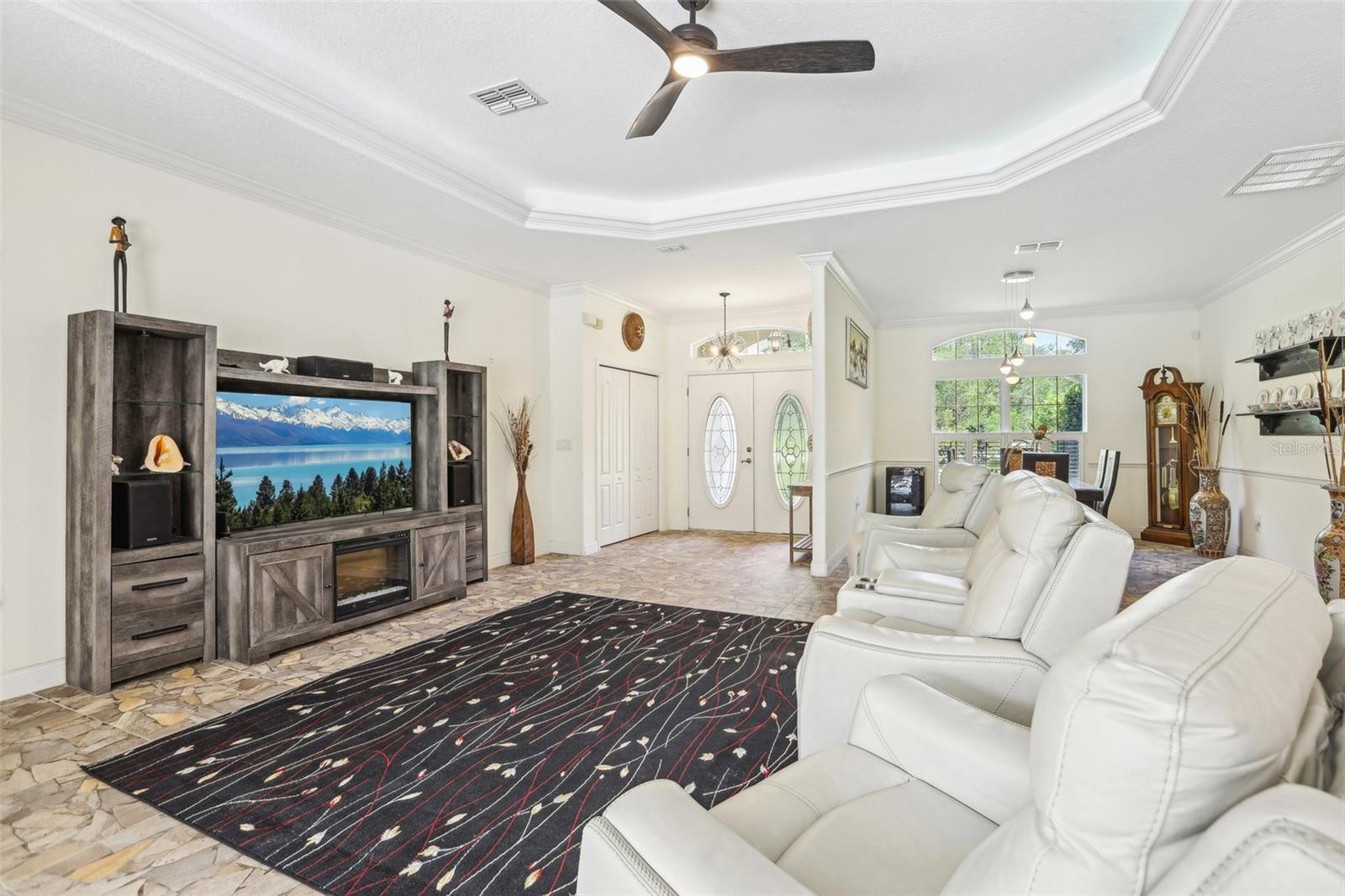 Listing photo id 3 for 18026 Nutcracker Road