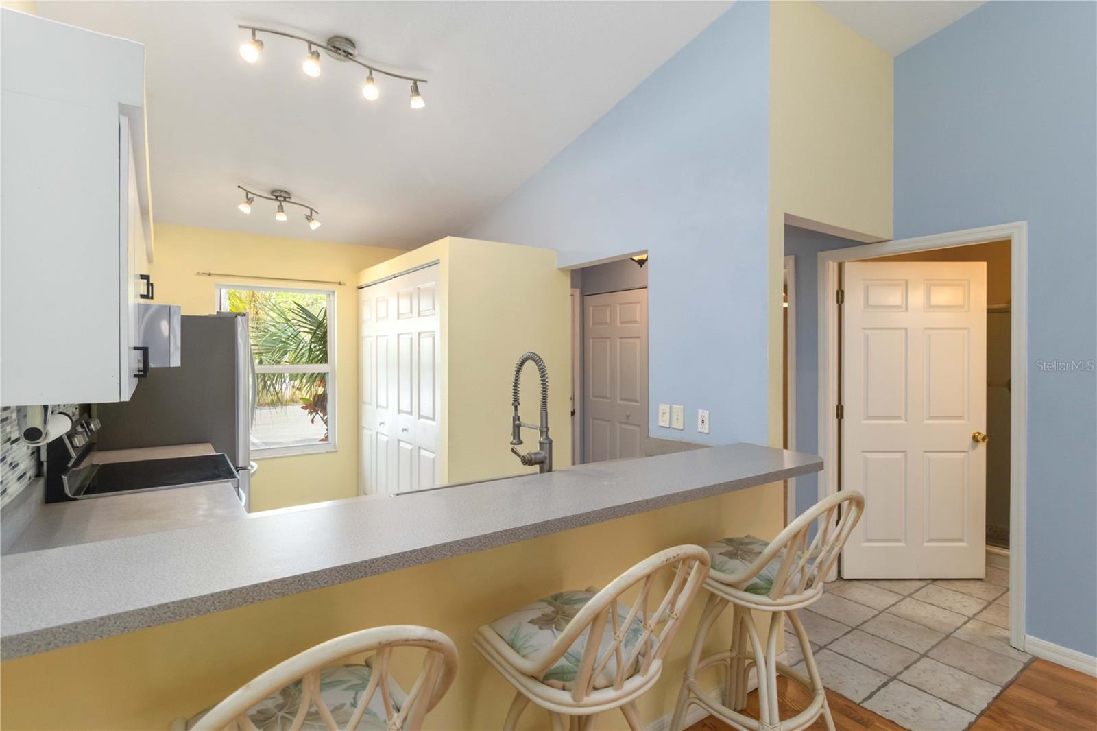 Image 37 of 47 For 642 Jefferson Avenue 13