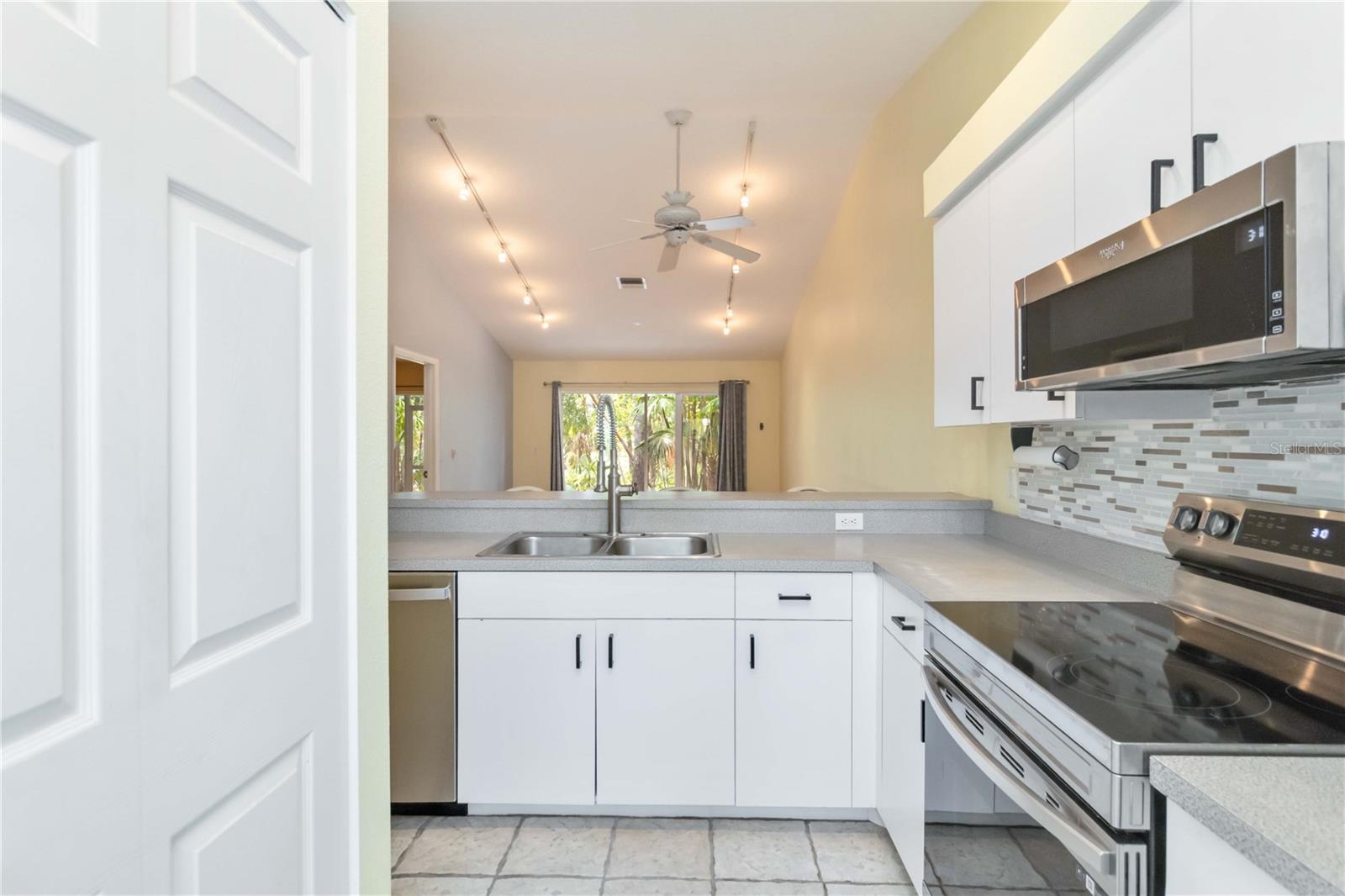 Image 40 of 47 For 642 Jefferson Avenue 13