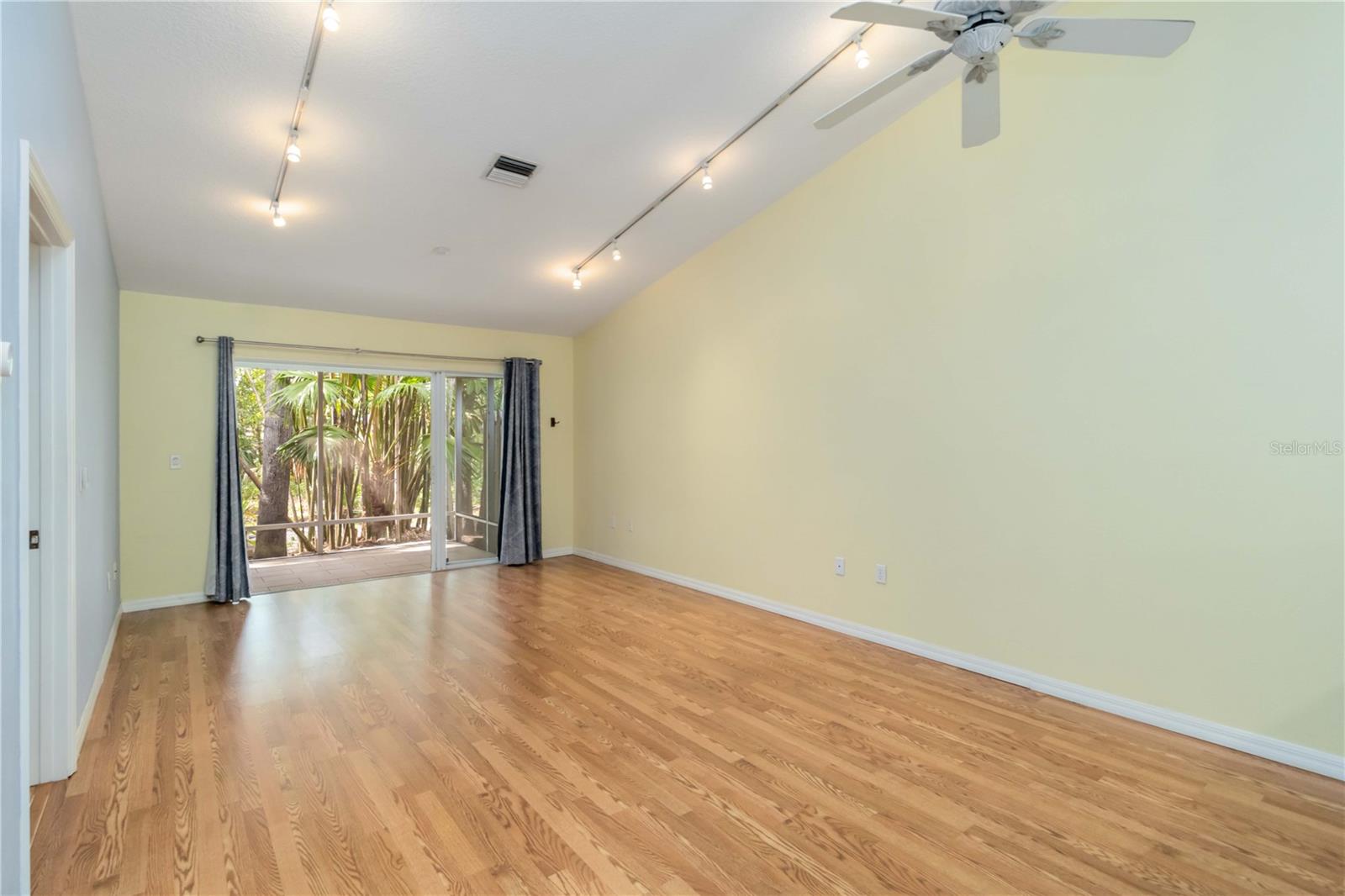 Image 43 of 47 For 642 Jefferson Avenue 13