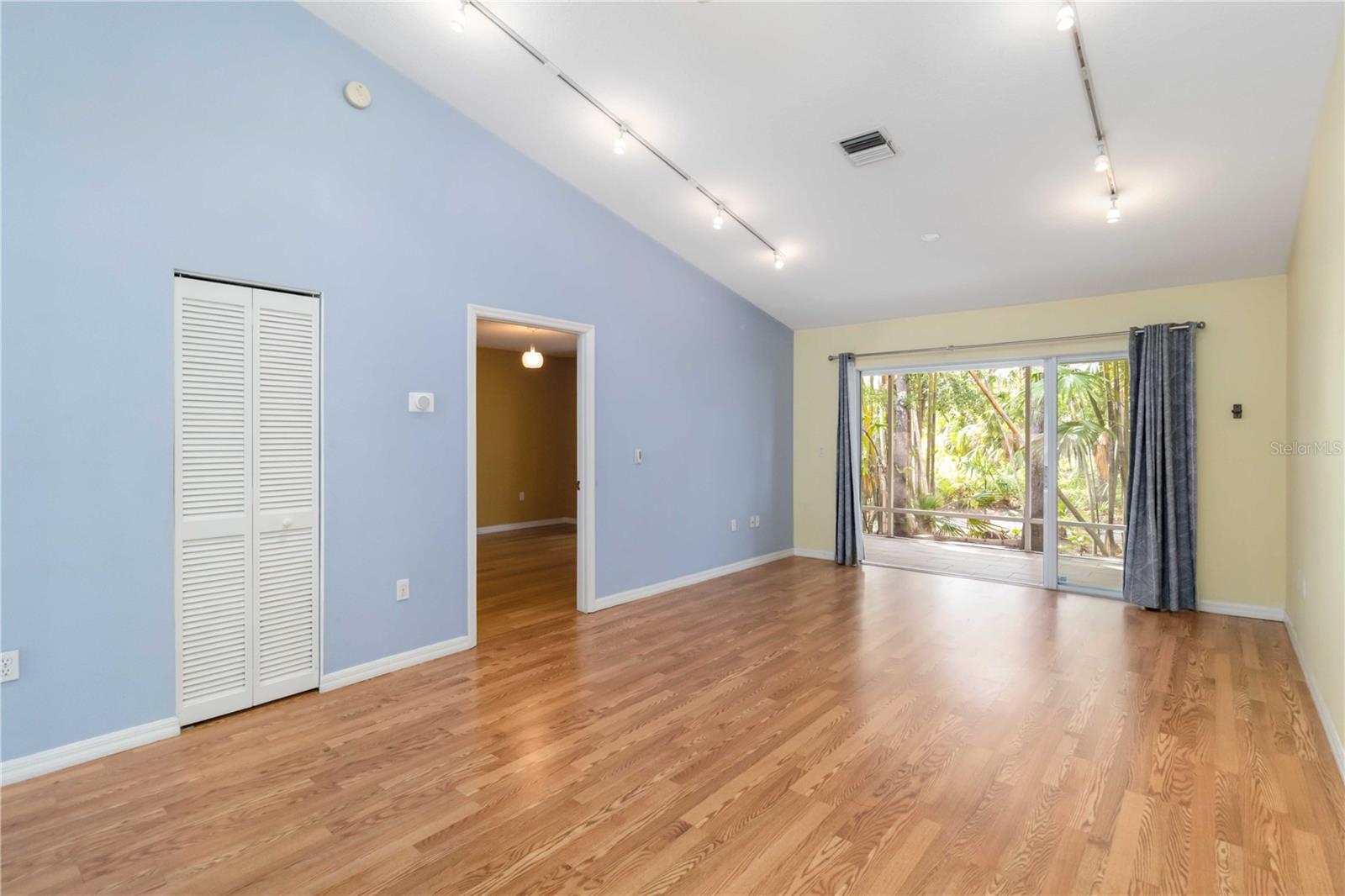 Image 44 of 47 For 642 Jefferson Avenue 13