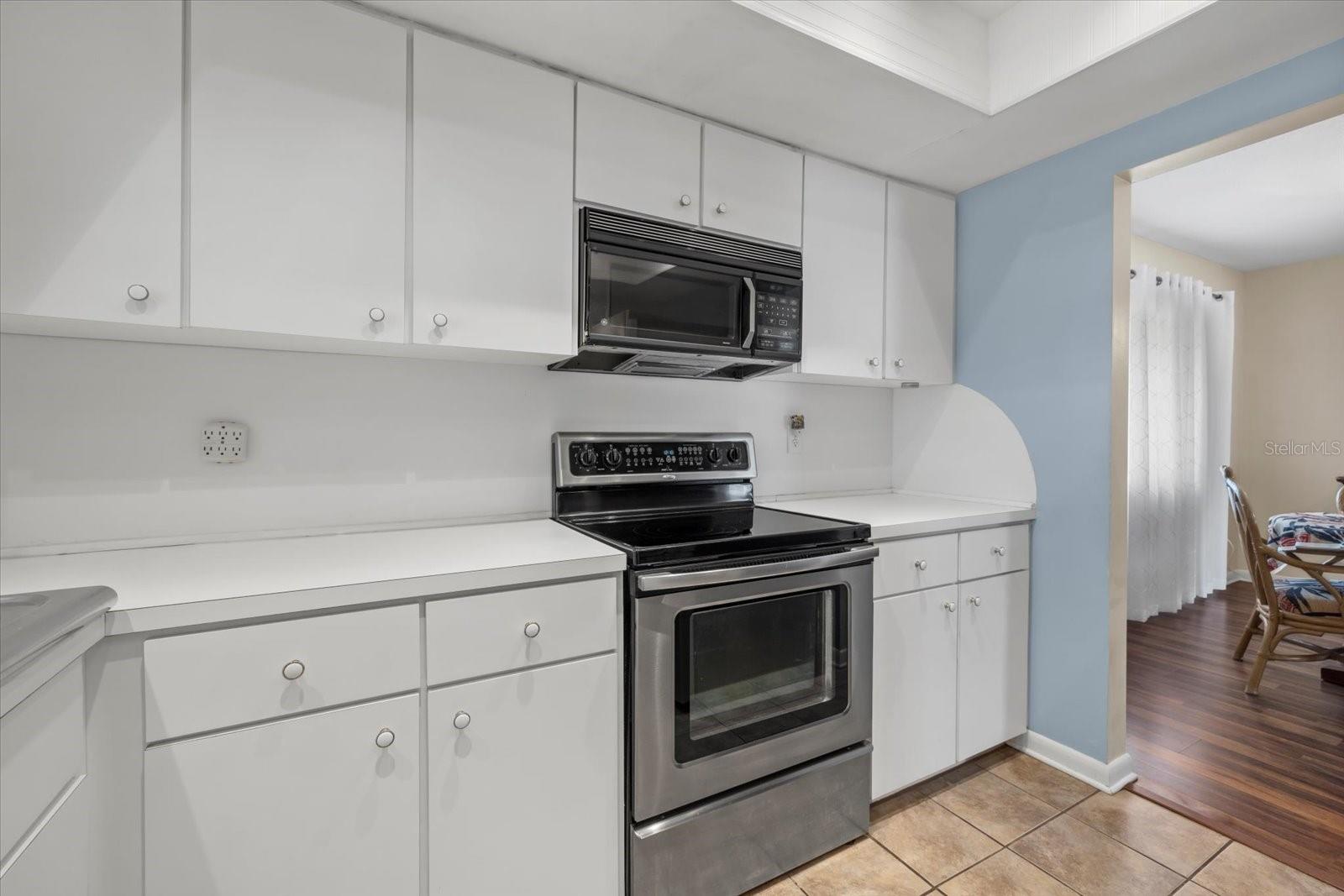 Image 5 of 33 For 2749 Riverbluff Place V65