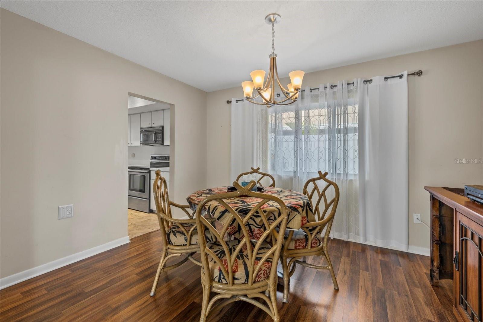 Image 7 of 33 For 2749 Riverbluff Place V65