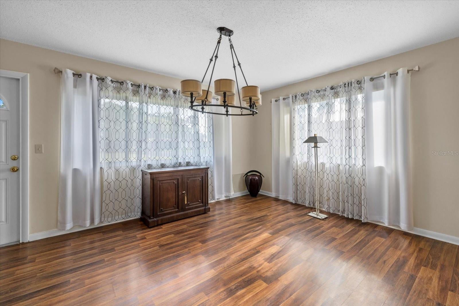 Image 8 of 33 For 2749 Riverbluff Place V65