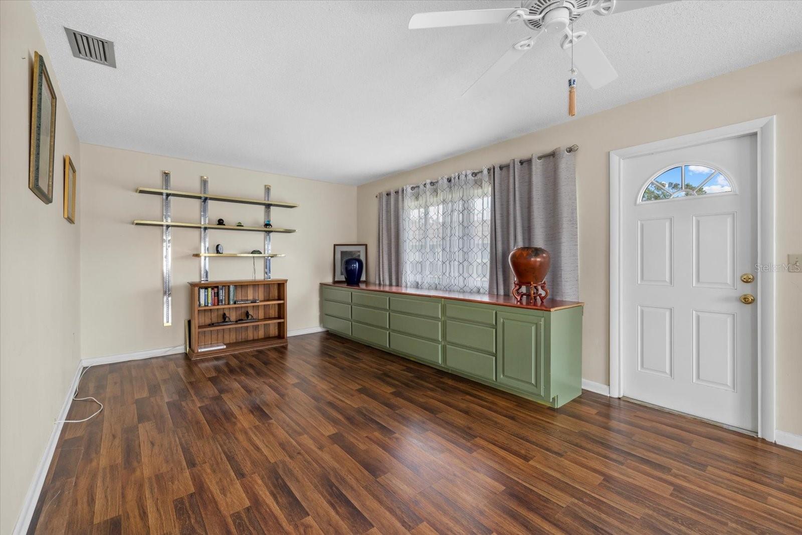 Image 9 of 33 For 2749 Riverbluff Place V65