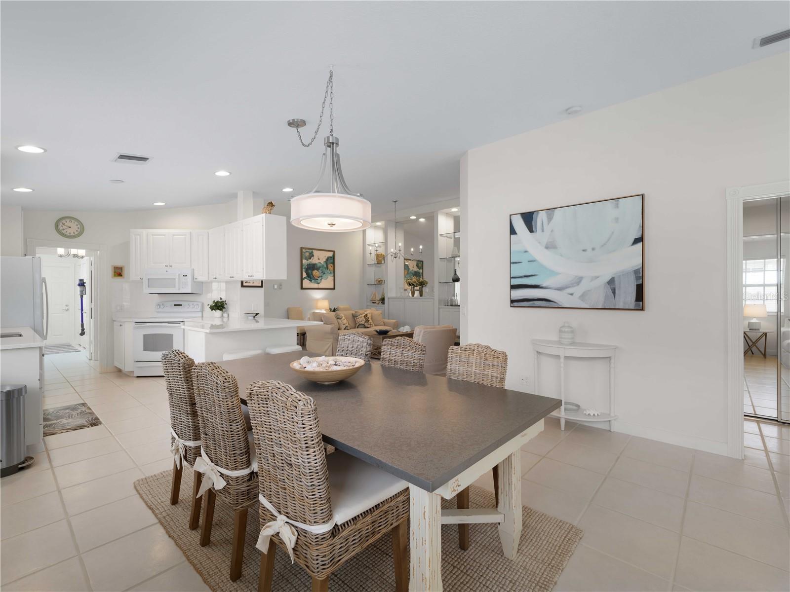 Listing photo id 10 for 7641 Quinto Drive
