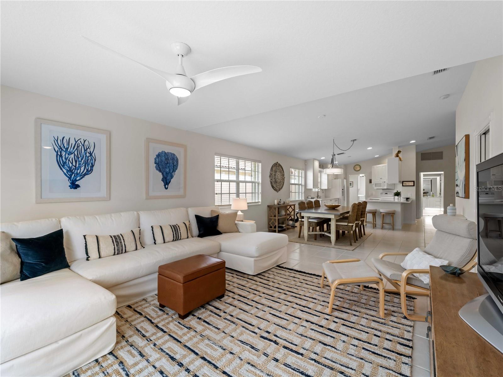 Listing photo id 14 for 7641 Quinto Drive