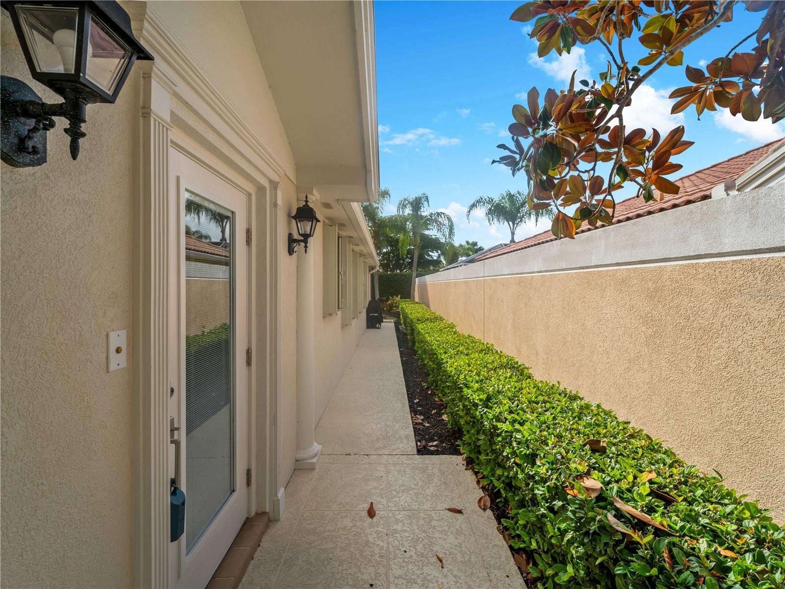 Listing photo id 0 for 7641 Quinto Drive