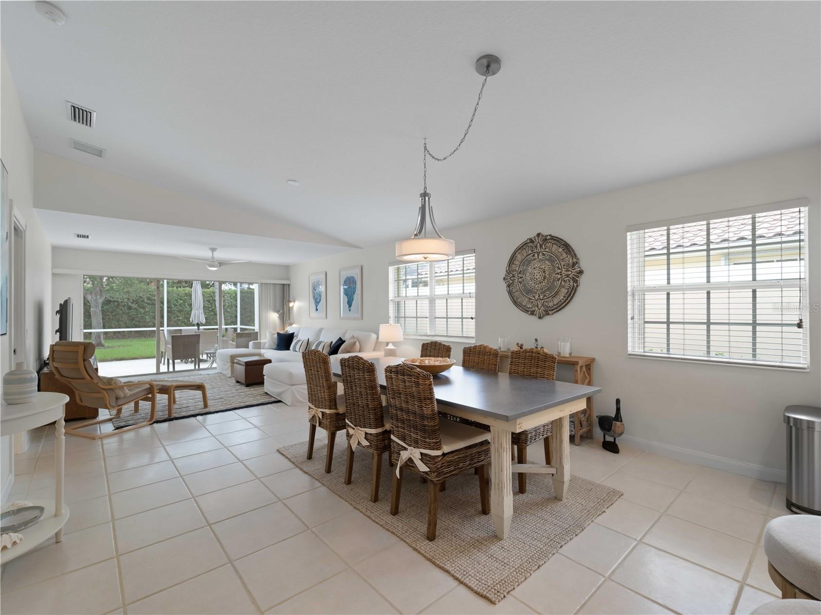 Listing photo id 4 for 7641 Quinto Drive