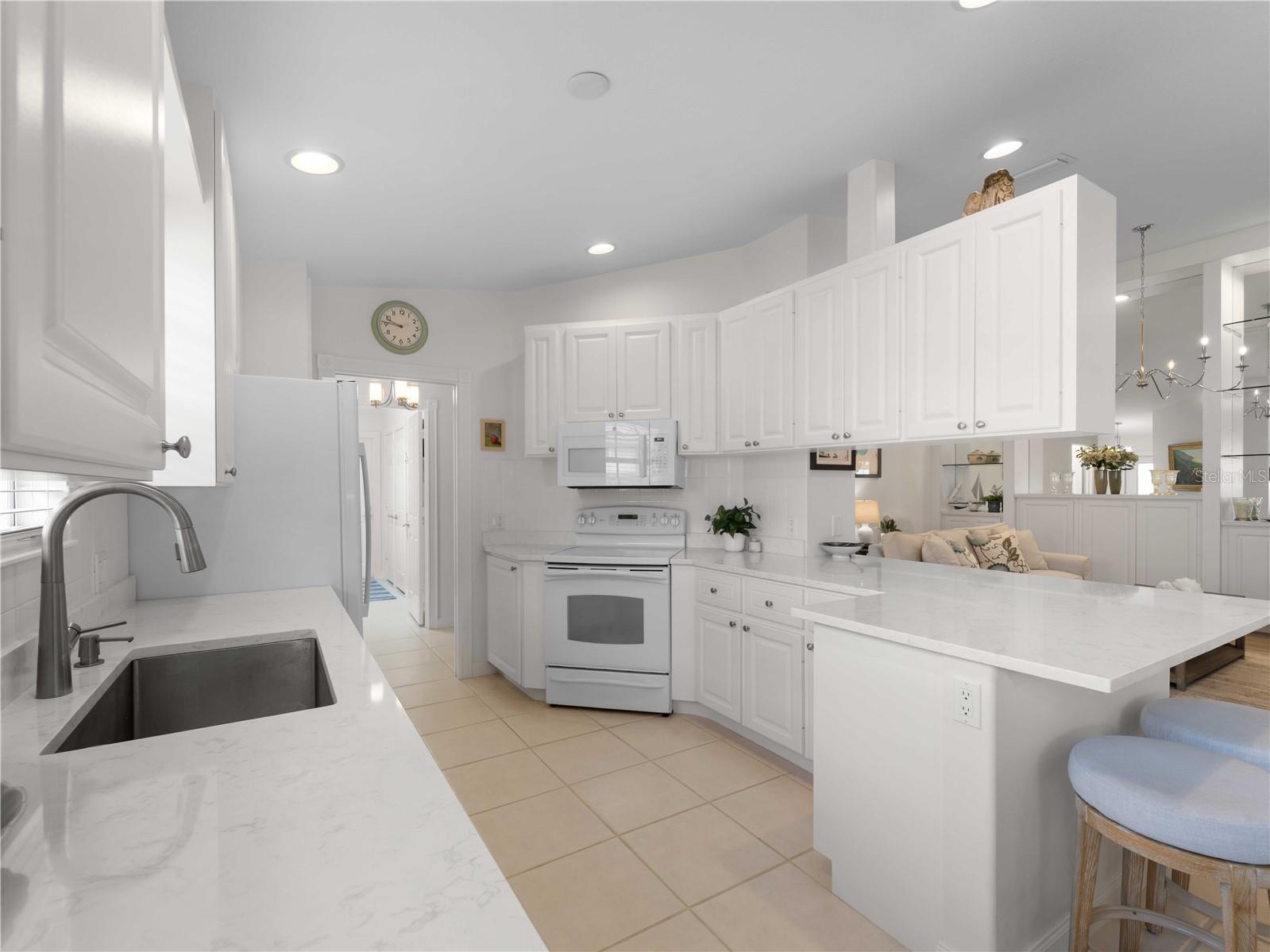 Listing photo id 5 for 7641 Quinto Drive