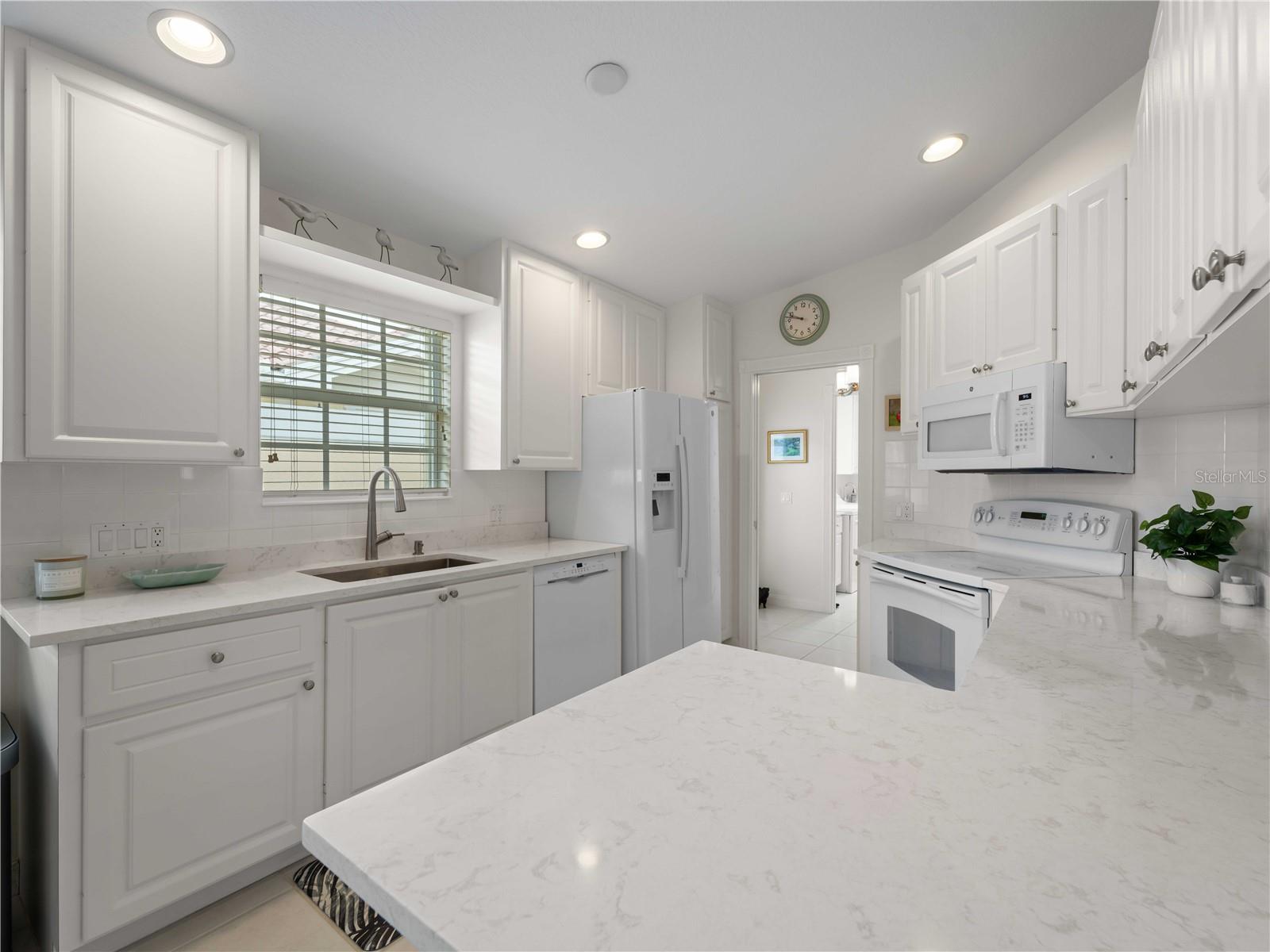 Listing photo id 7 for 7641 Quinto Drive