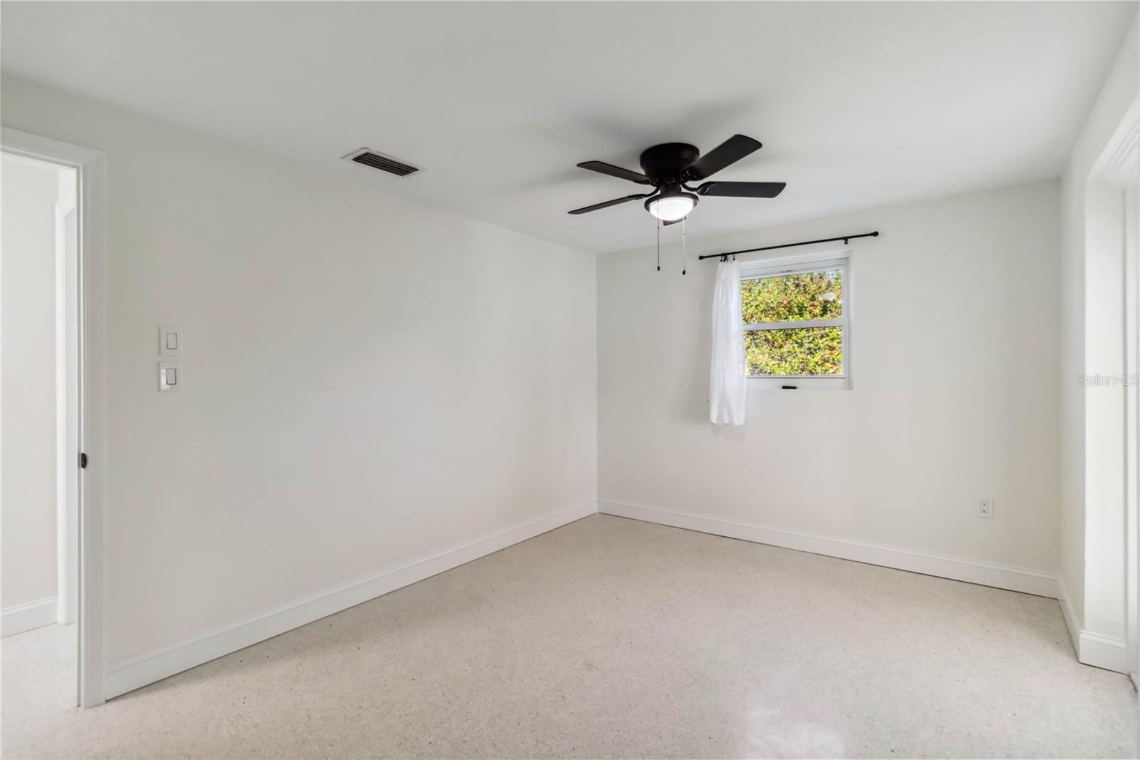 Image 14 of 37 For 21152 Higgs Drive