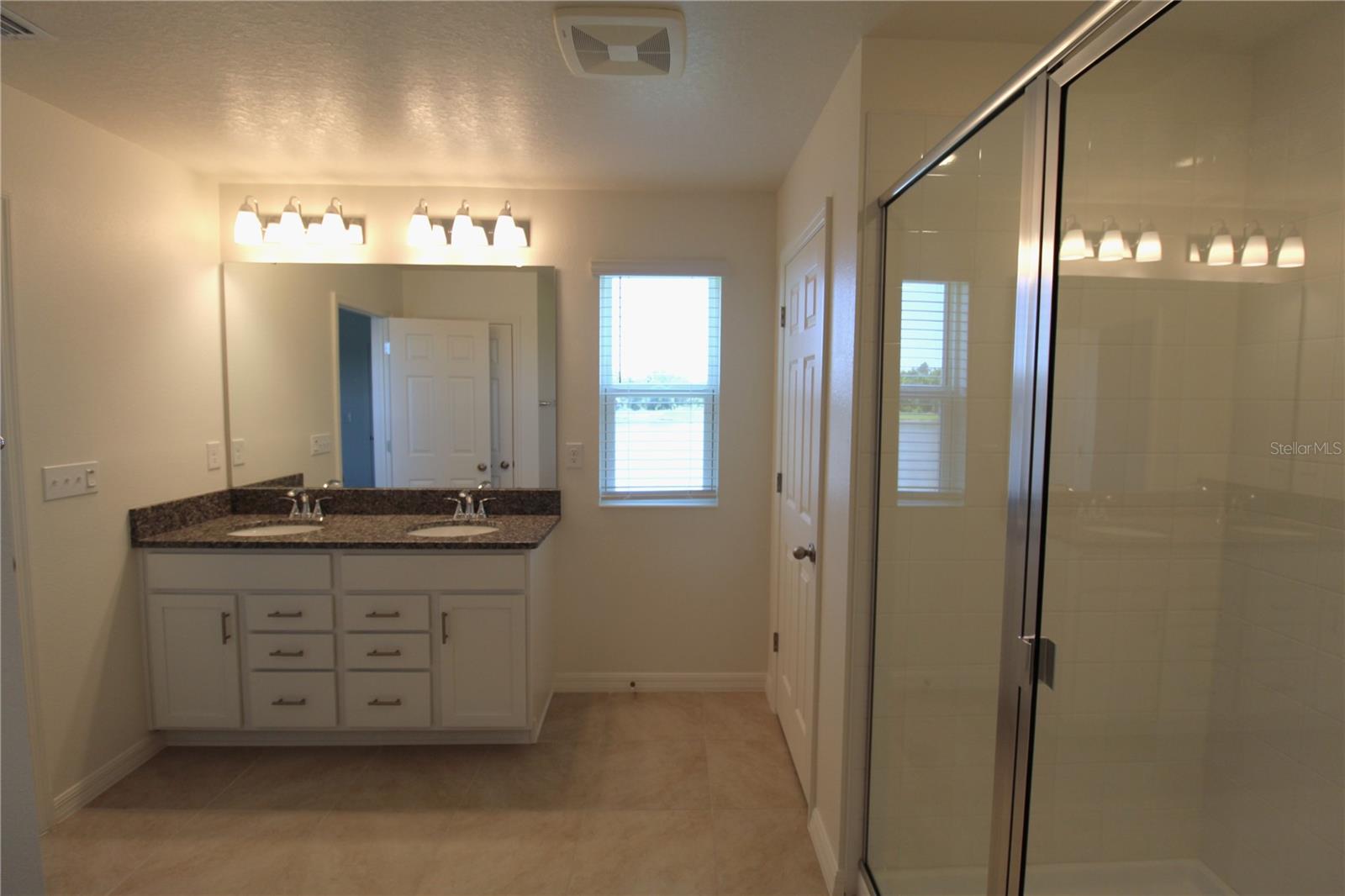Image 16 of 33 For 10915 Bluestem Cove