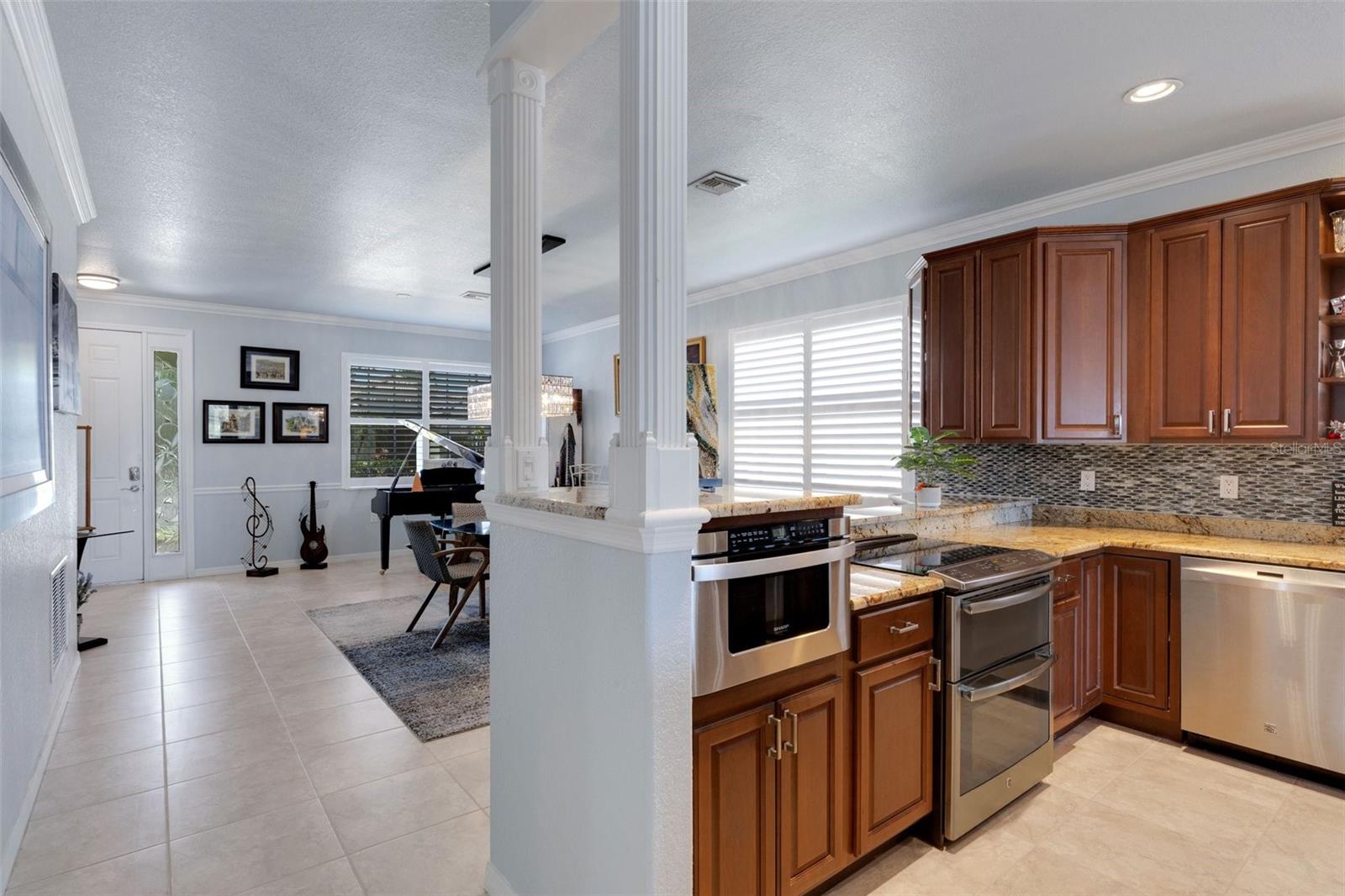 Image 17 of 99 For 212 River Enclave Court