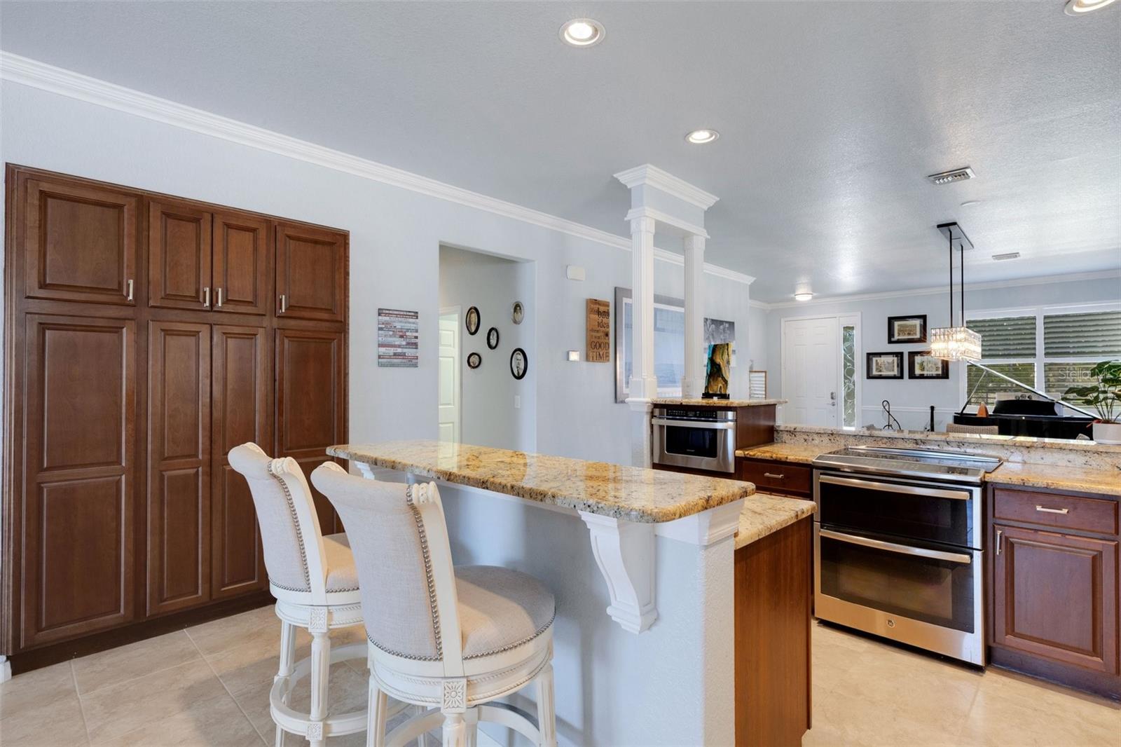 Image 21 of 99 For 212 River Enclave Court