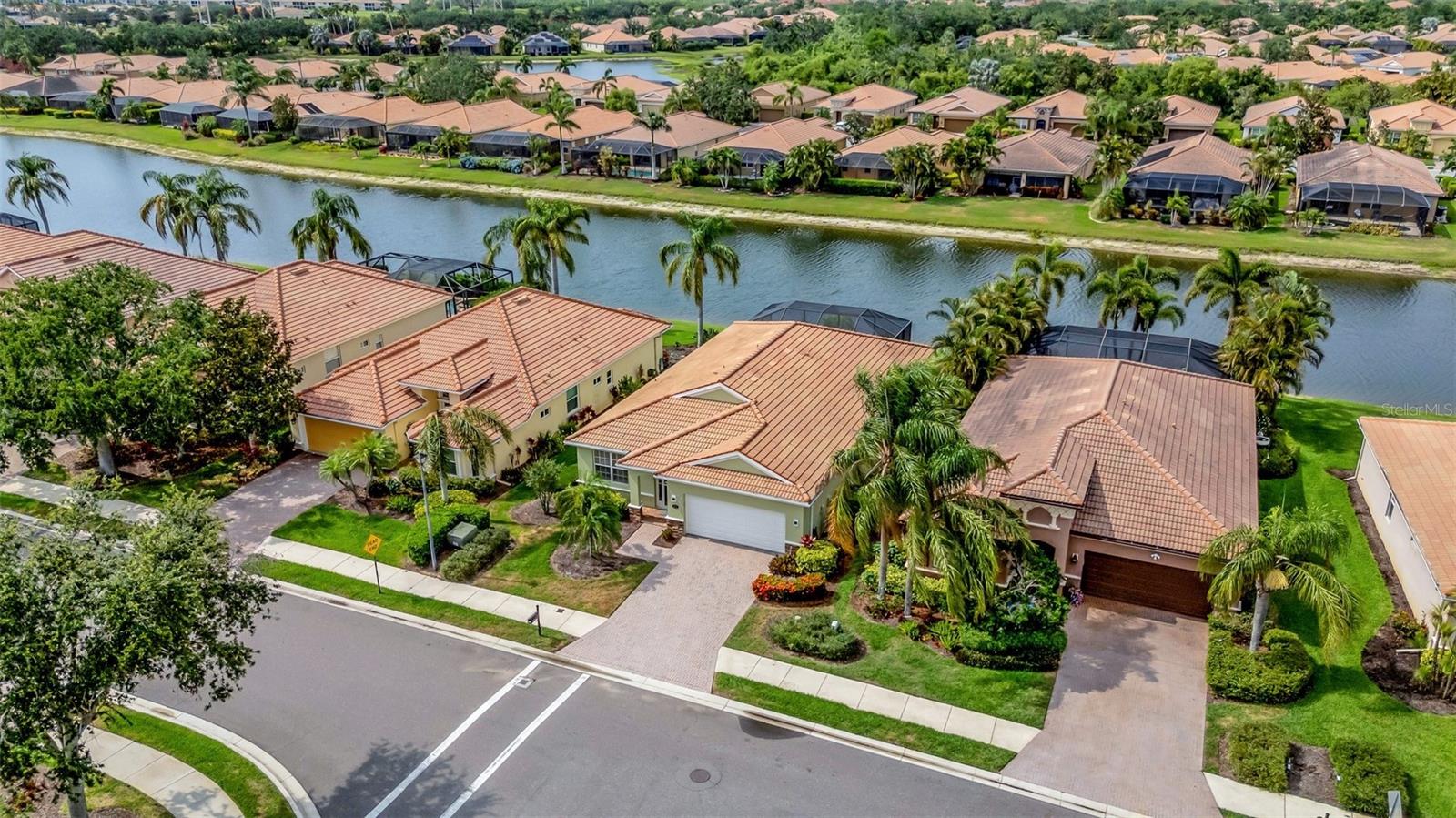 Image 6 of 99 For 212 River Enclave Court