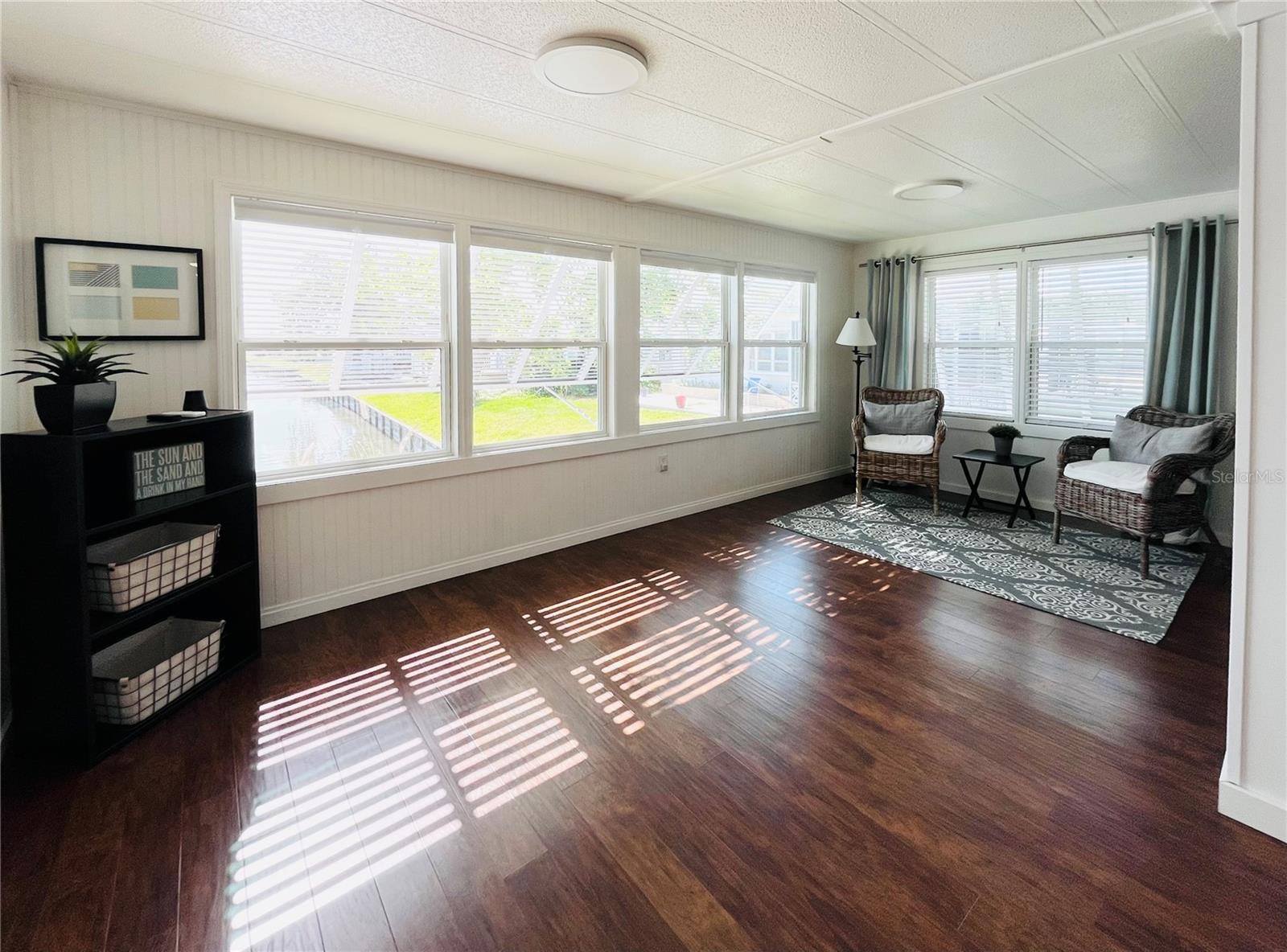Image 12 of 76 For 415 Oakwood Boulevard W