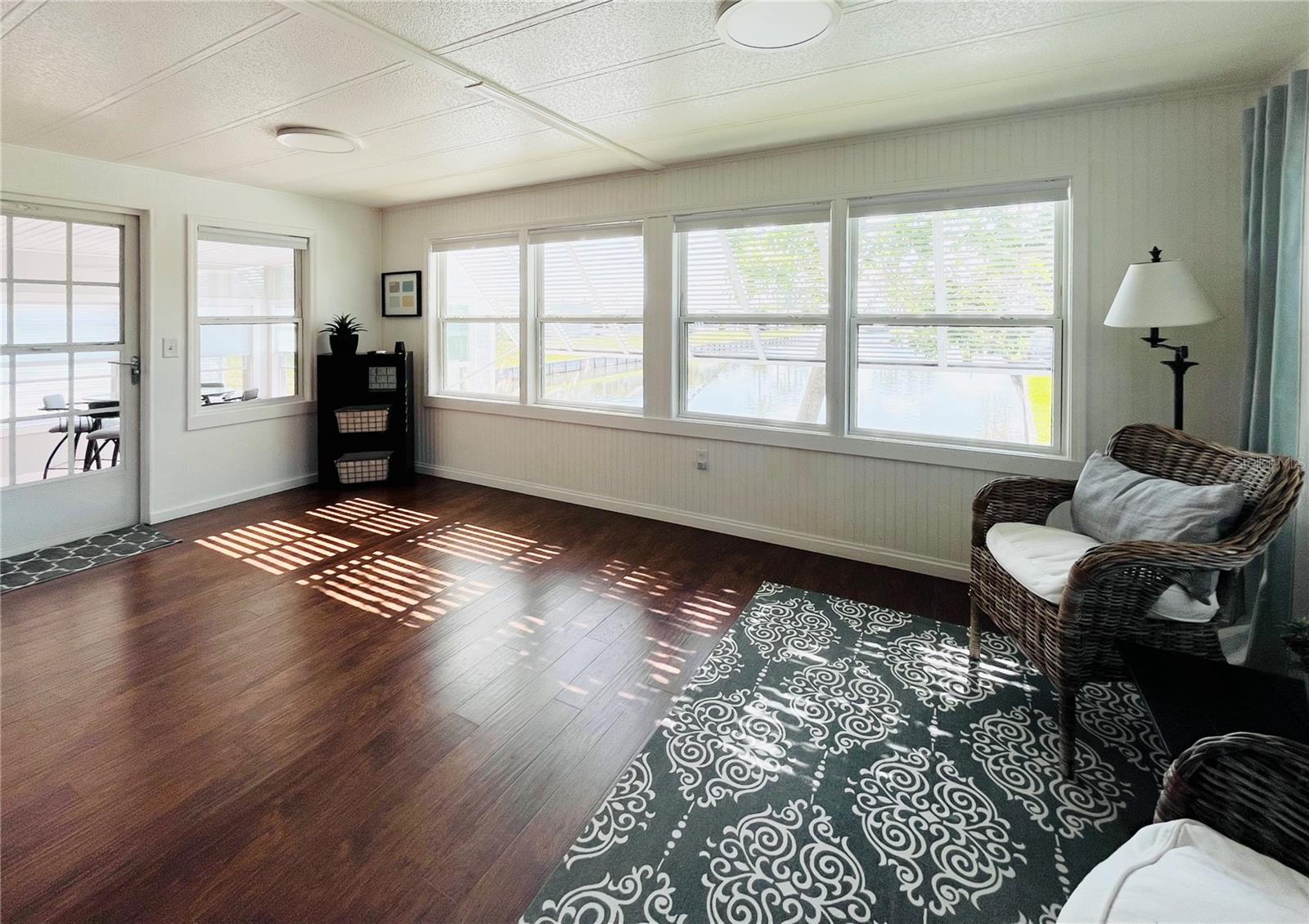 Image 13 of 76 For 415 Oakwood Boulevard W