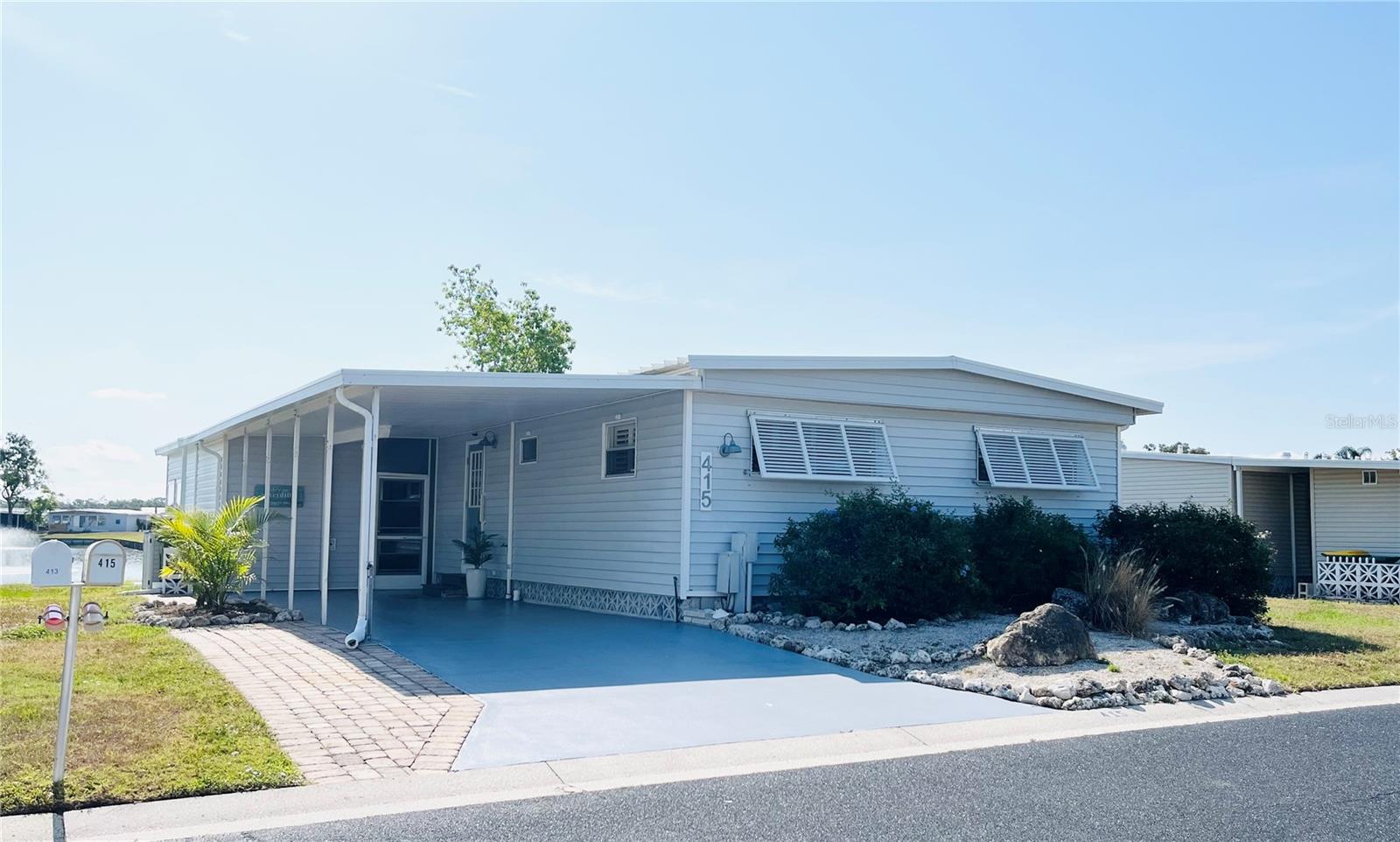 Image 2 of 76 For 415 Oakwood Boulevard W