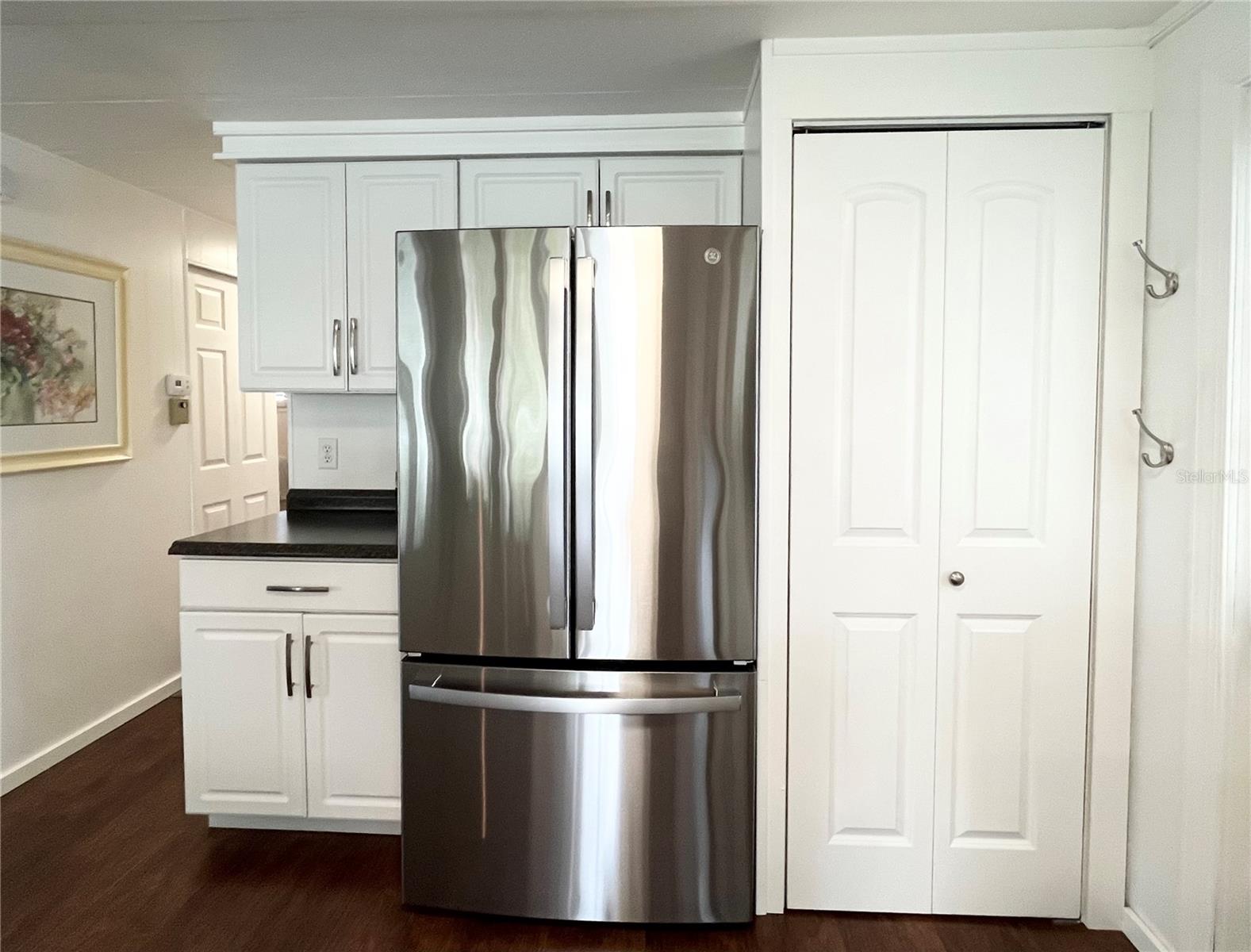 Image 23 of 76 For 415 Oakwood Boulevard W