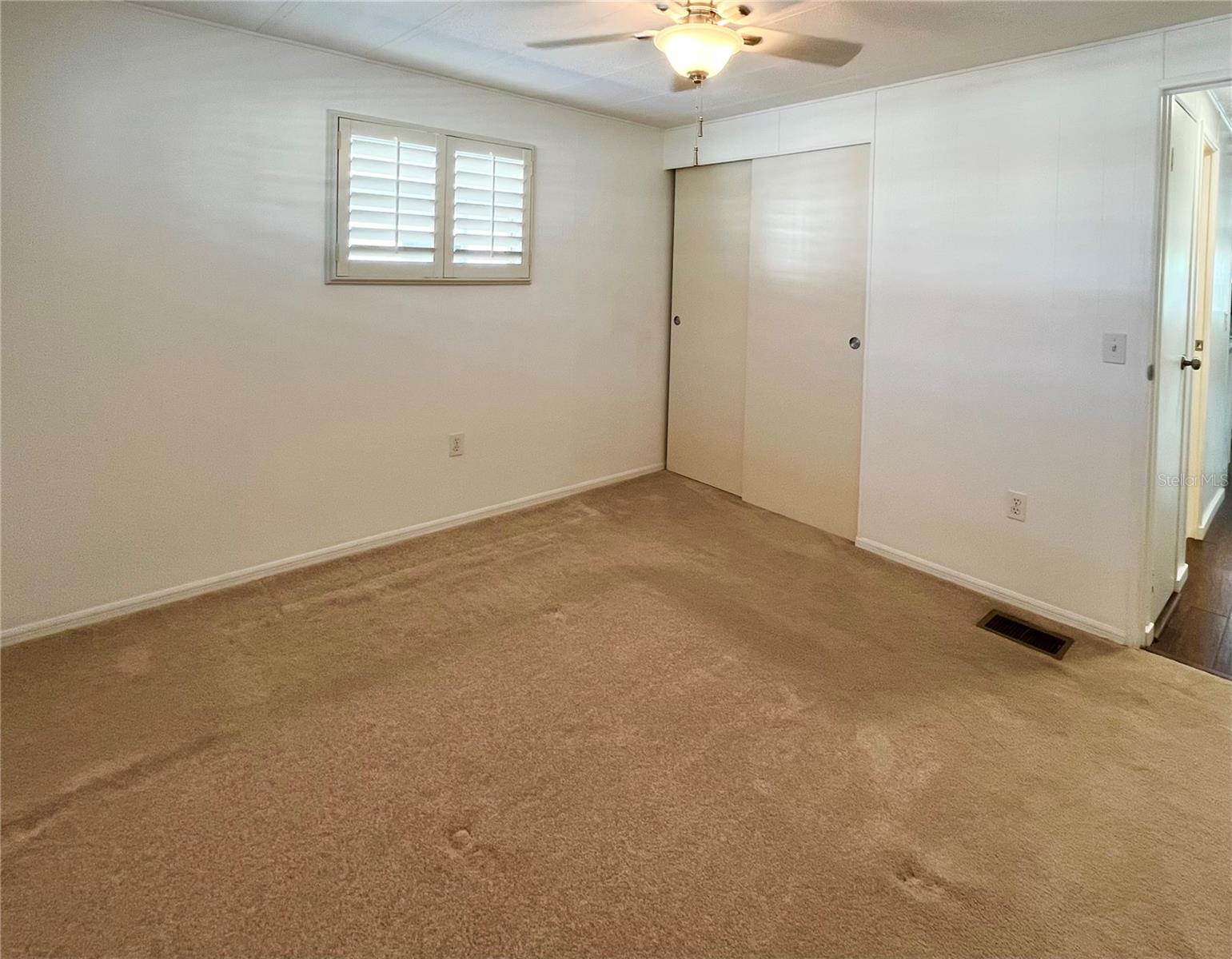 Image 35 of 76 For 415 Oakwood Boulevard W