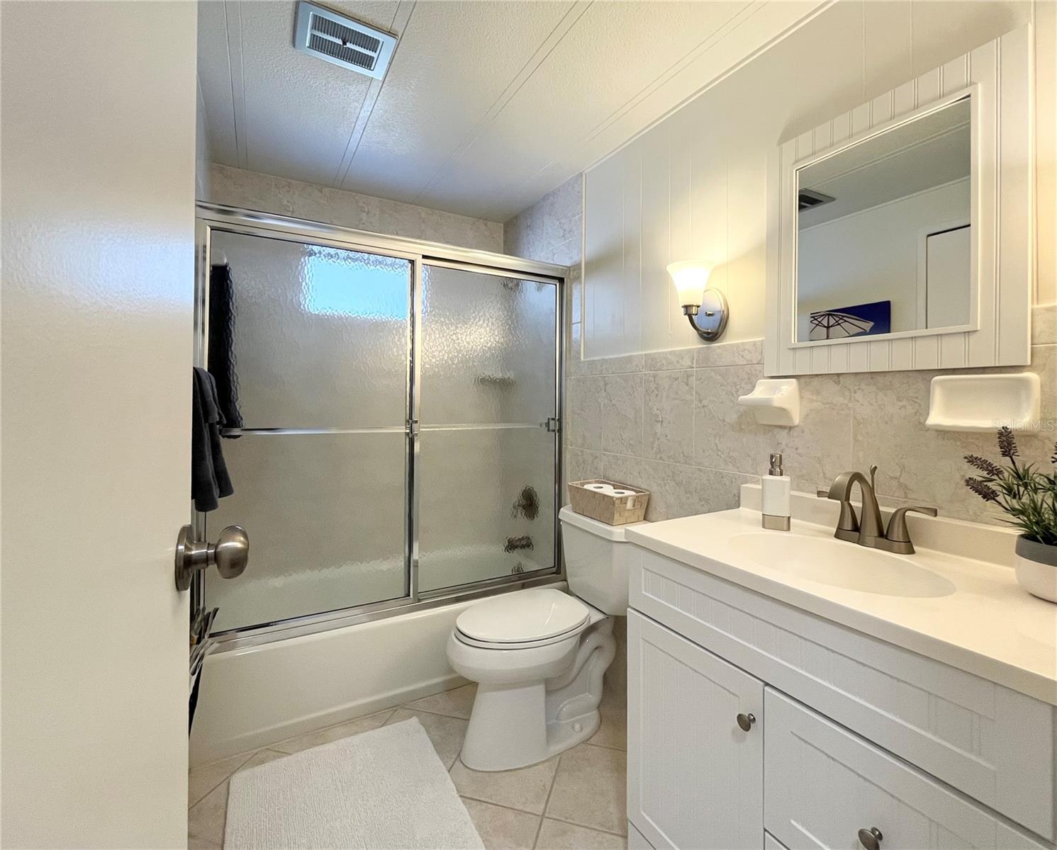 Image 37 of 76 For 415 Oakwood Boulevard W