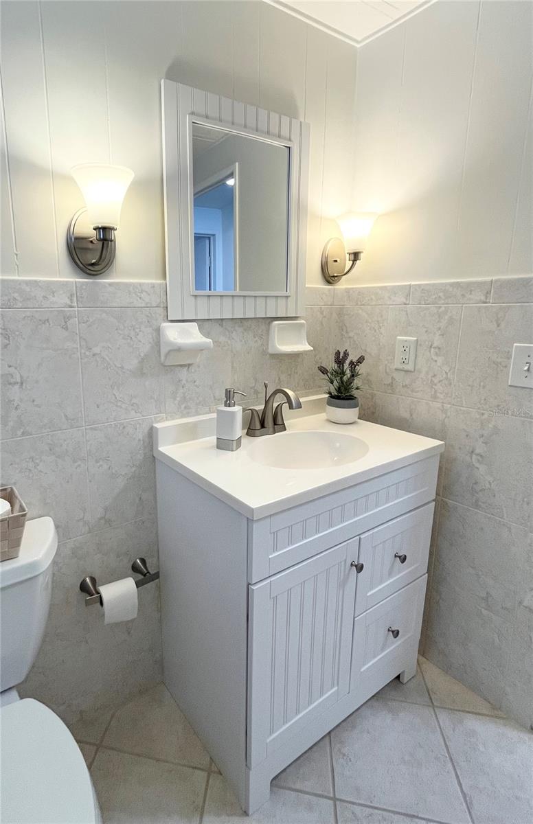 Image 38 of 76 For 415 Oakwood Boulevard W
