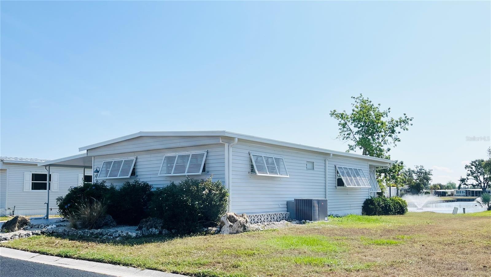 Image 4 of 76 For 415 Oakwood Boulevard W