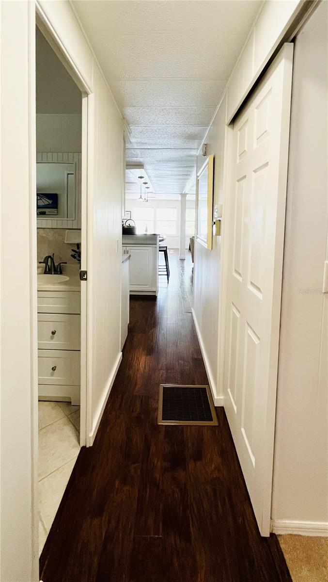 Image 40 of 76 For 415 Oakwood Boulevard W