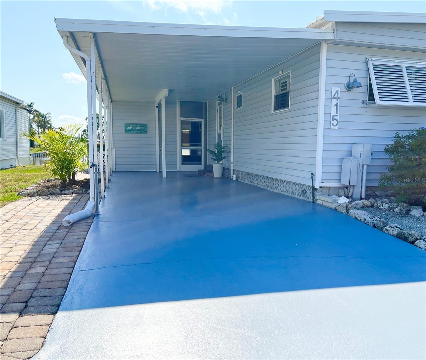 Image 7 of 76 For 415 Oakwood Boulevard W