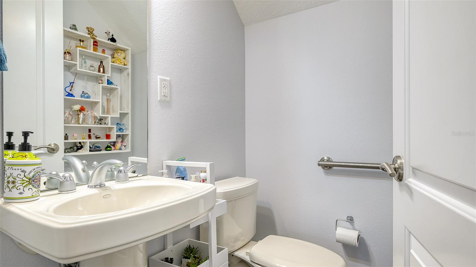 Image 11 of 64 For 235 Cocoanut Avenue 108b