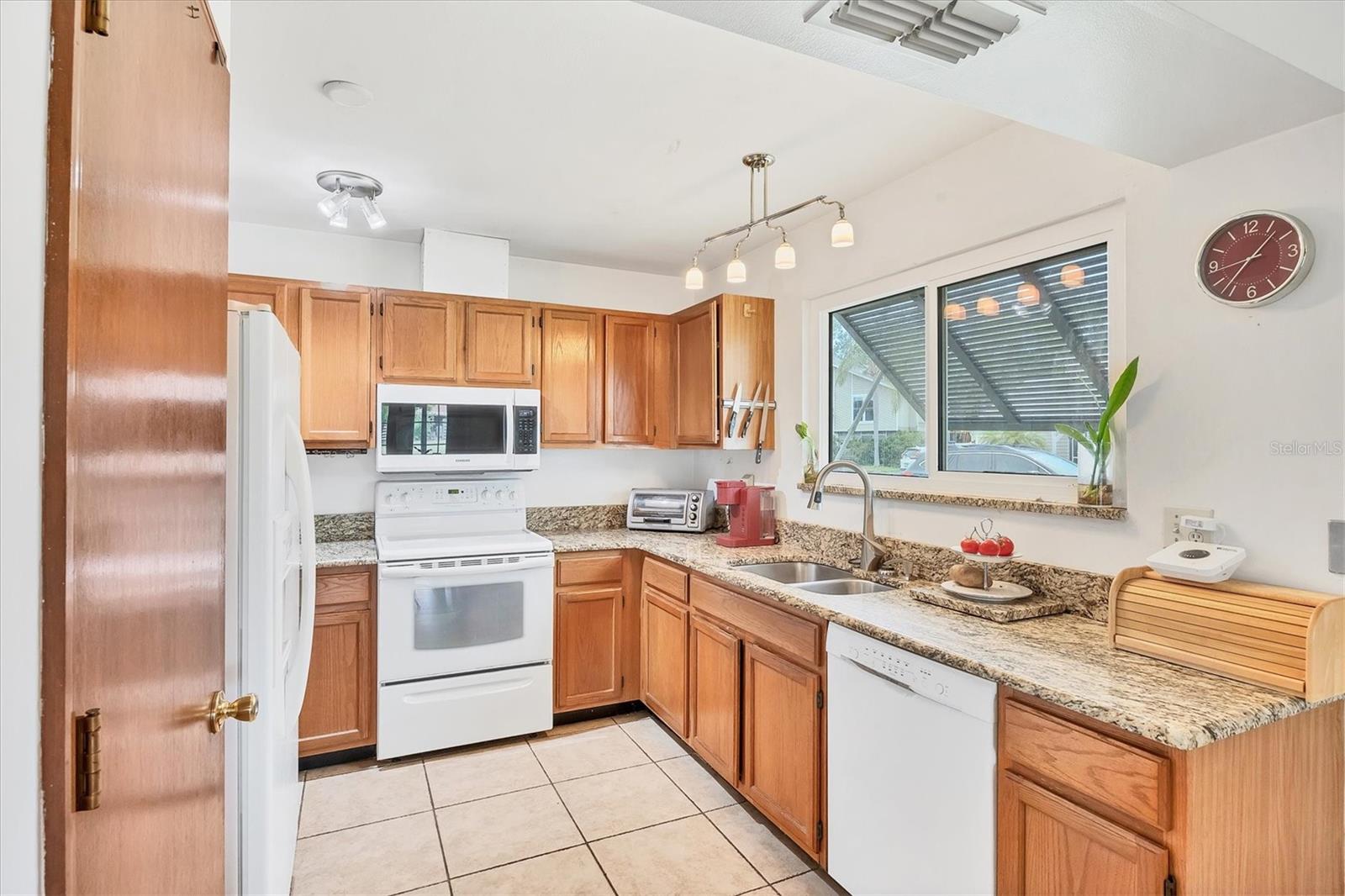 Image 10 of 36 For 8160 Glenbrooke Court