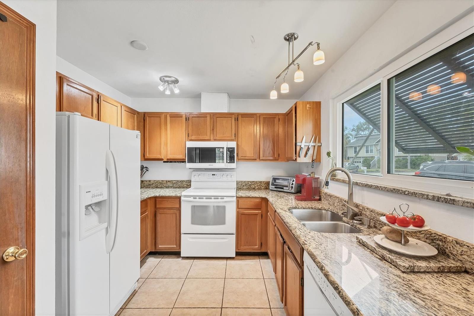 Image 11 of 36 For 8160 Glenbrooke Court