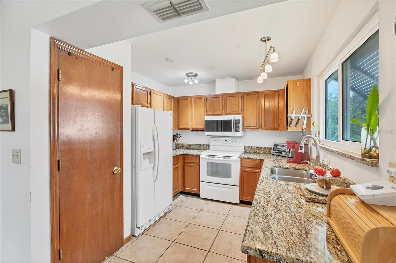 Image 12 of 36 For 8160 Glenbrooke Court