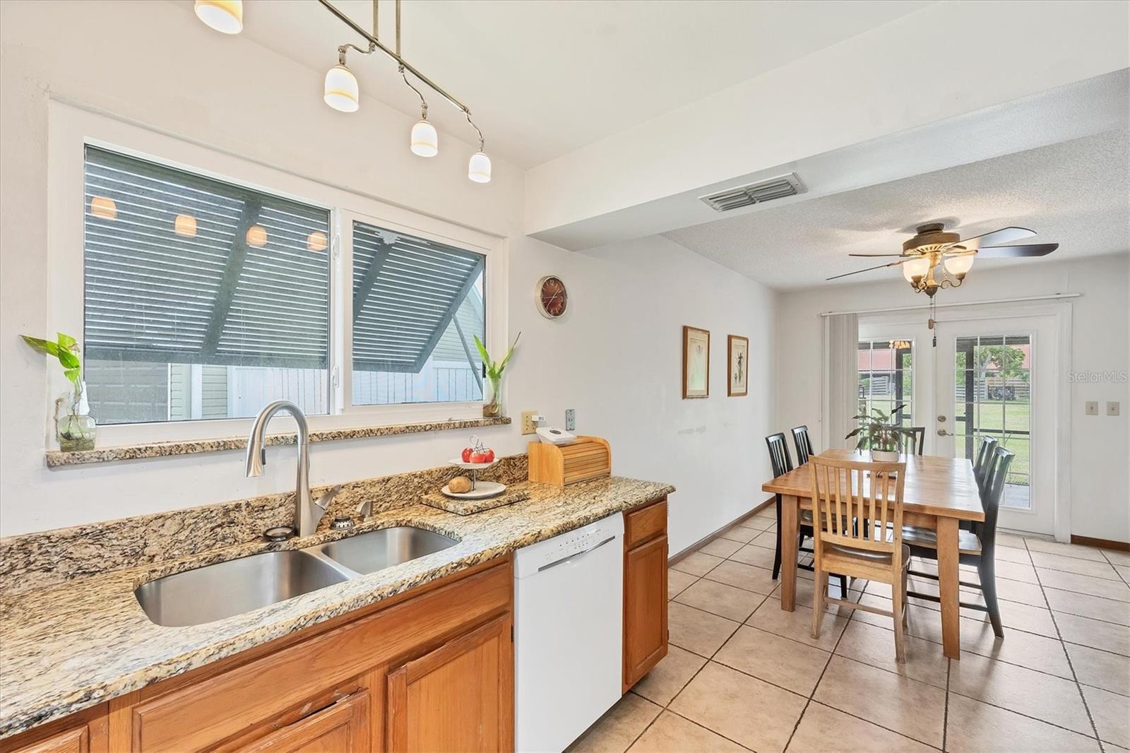 Image 13 of 36 For 8160 Glenbrooke Court