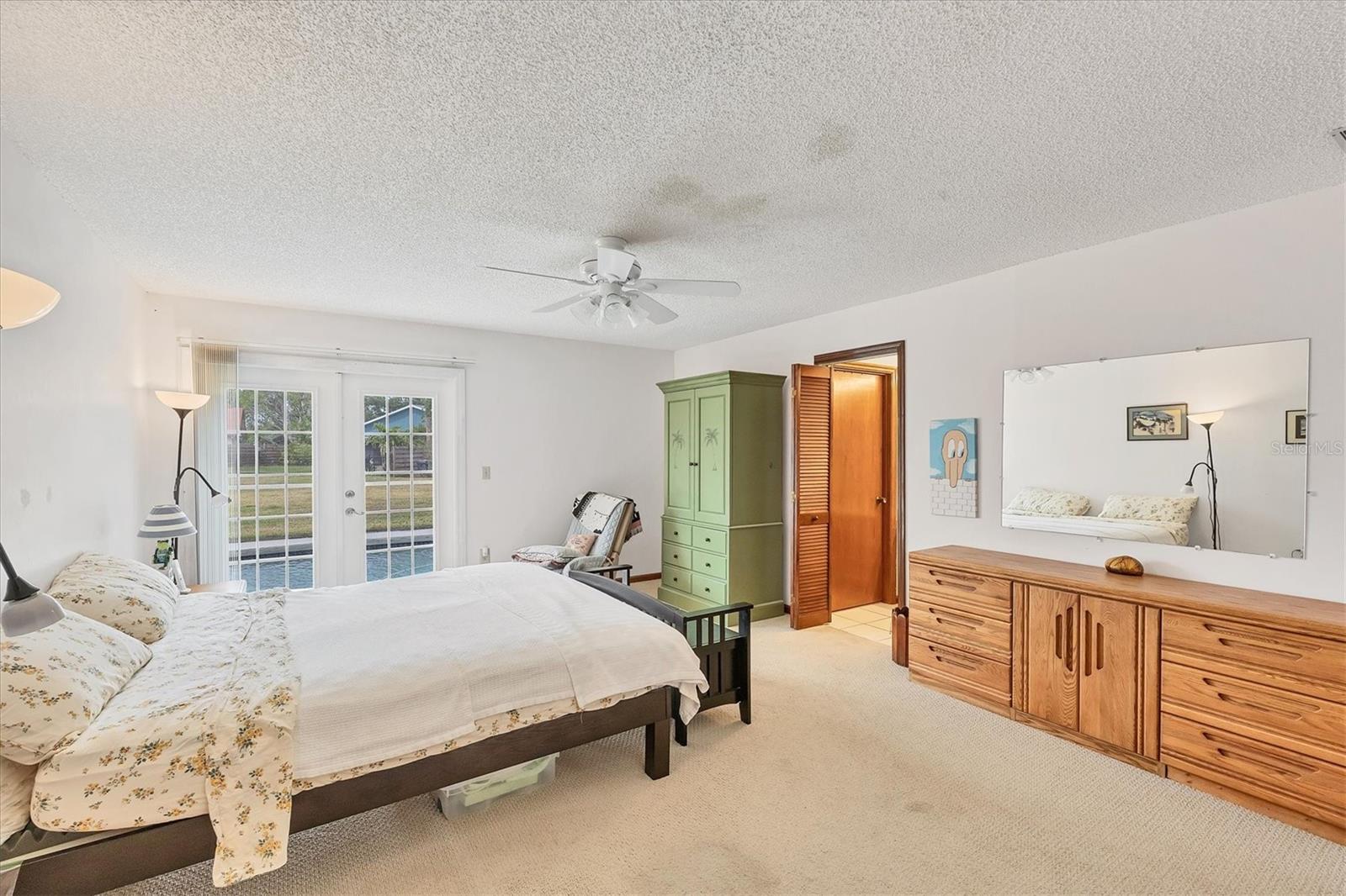 Image 17 of 36 For 8160 Glenbrooke Court