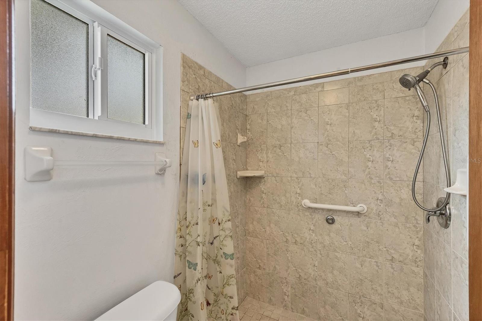 Image 20 of 36 For 8160 Glenbrooke Court