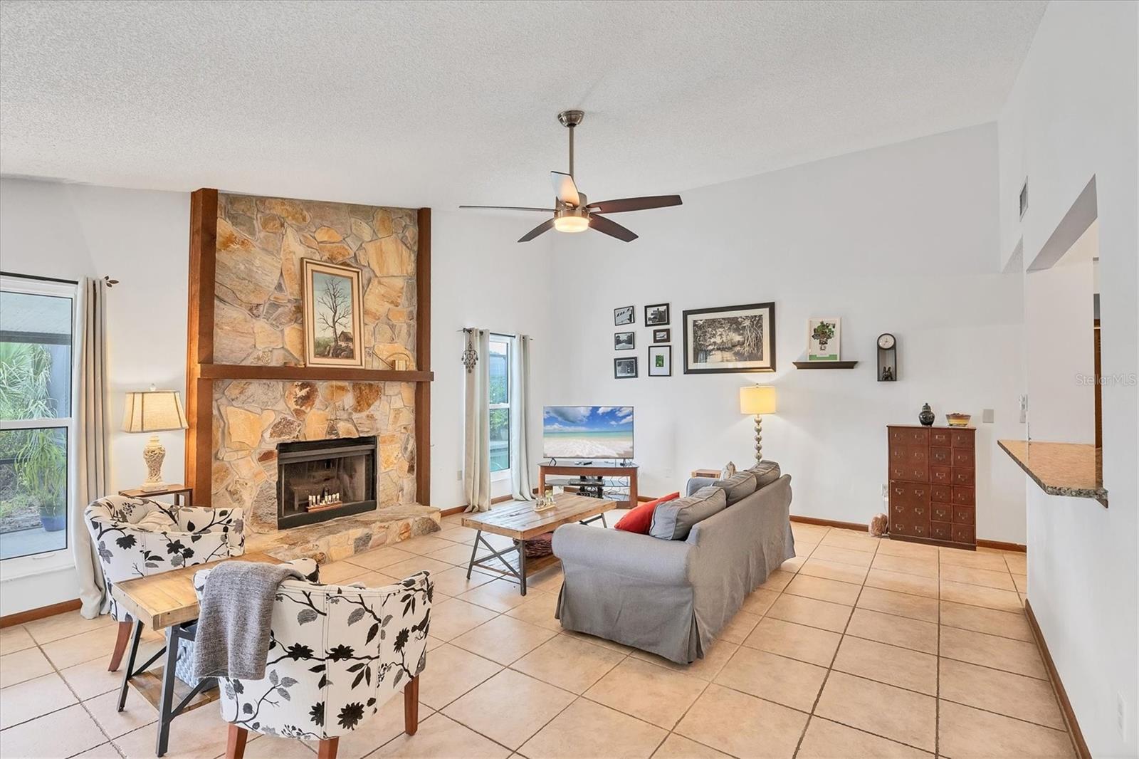 Image 6 of 36 For 8160 Glenbrooke Court