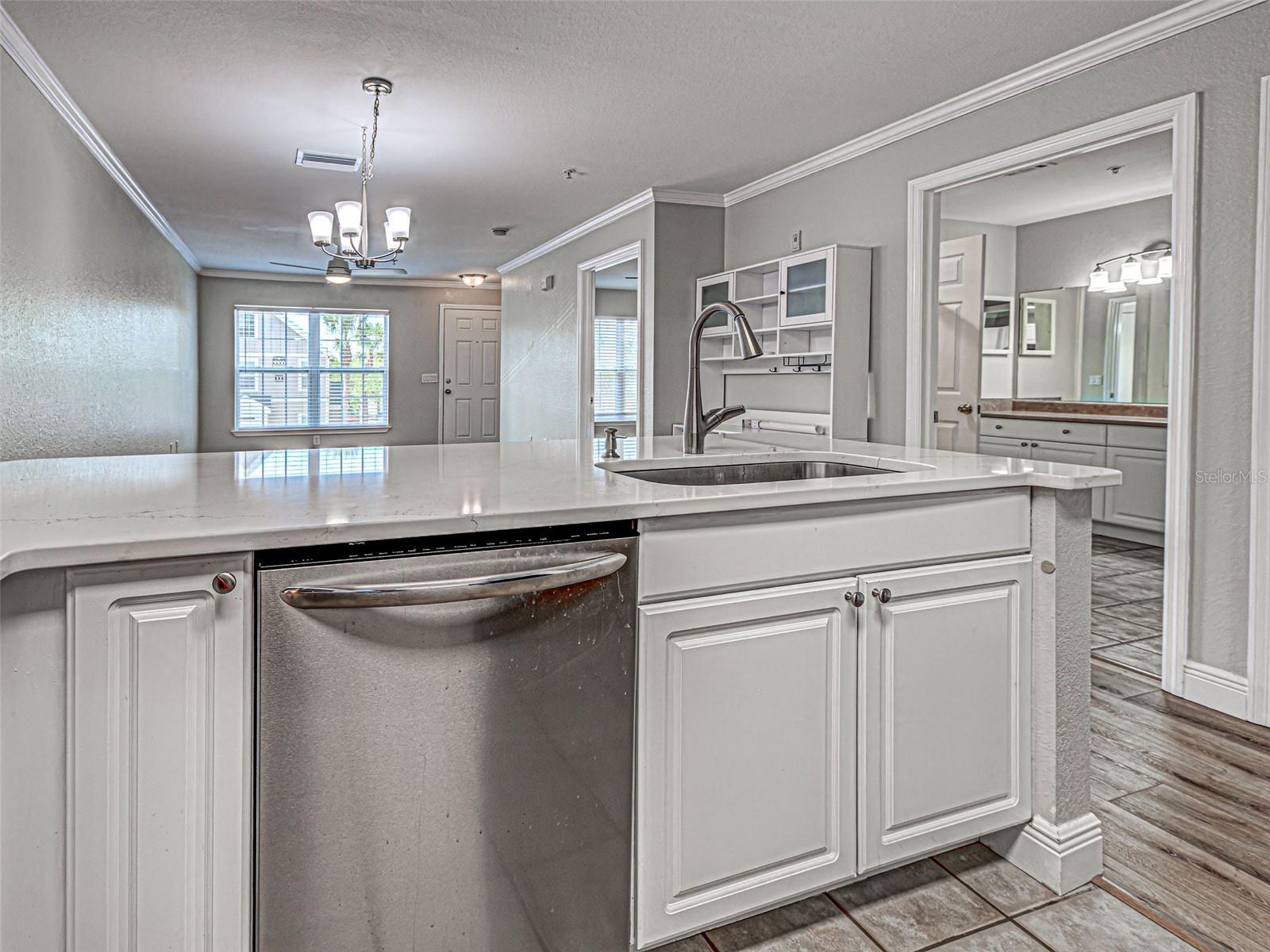Image 13 of 49 For 5501 Rosehill Road 202