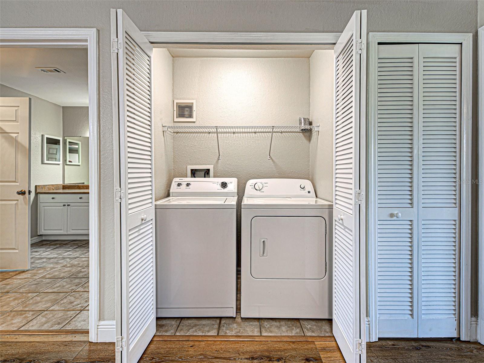 Image 14 of 49 For 5501 Rosehill Road 202