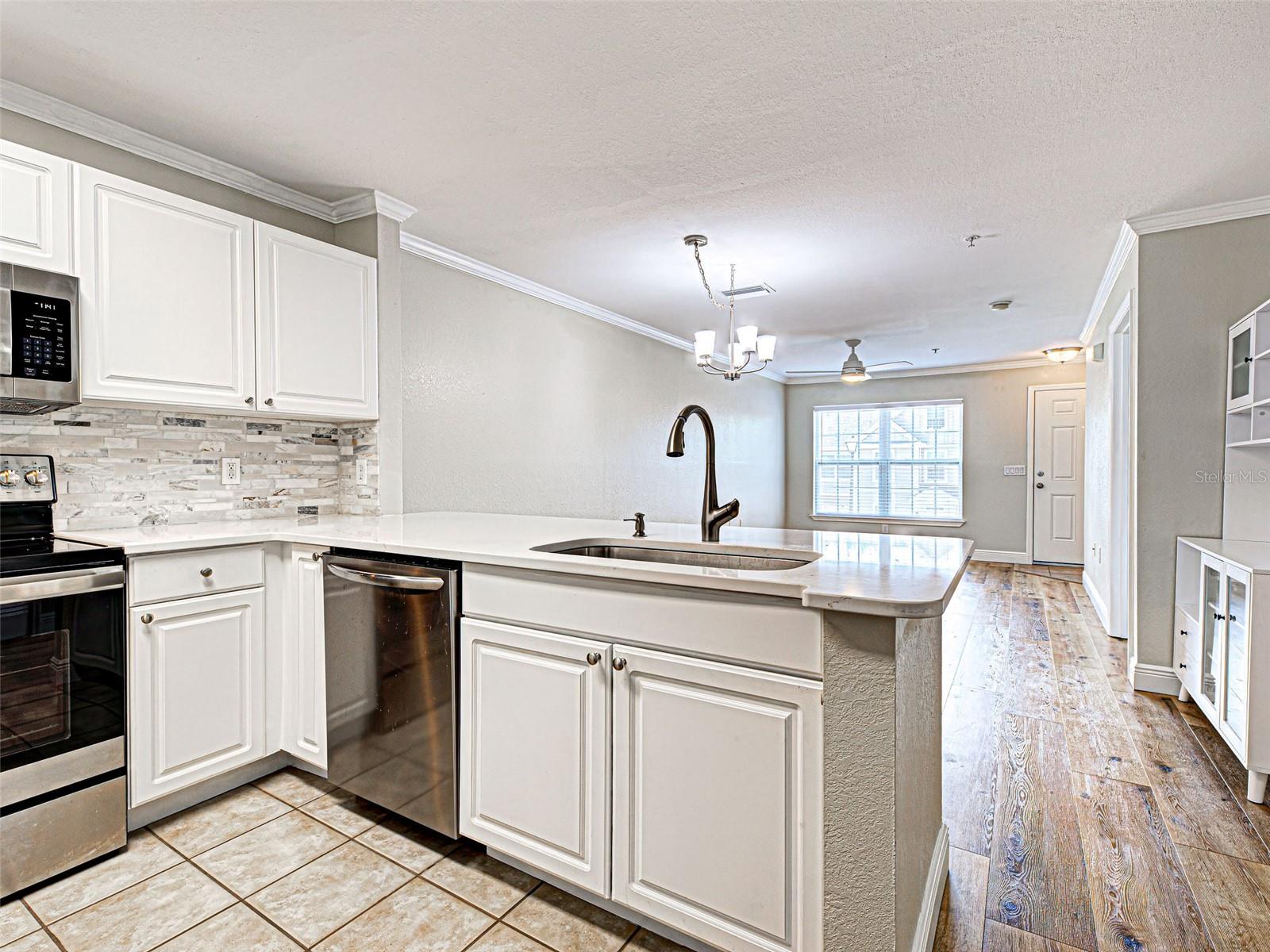 Image 16 of 49 For 5501 Rosehill Road 202