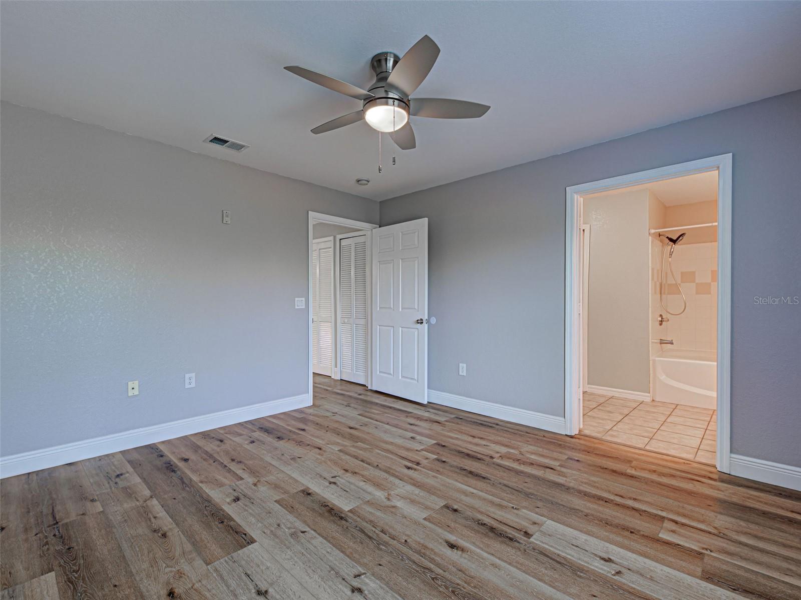 Image 18 of 49 For 5501 Rosehill Road 202