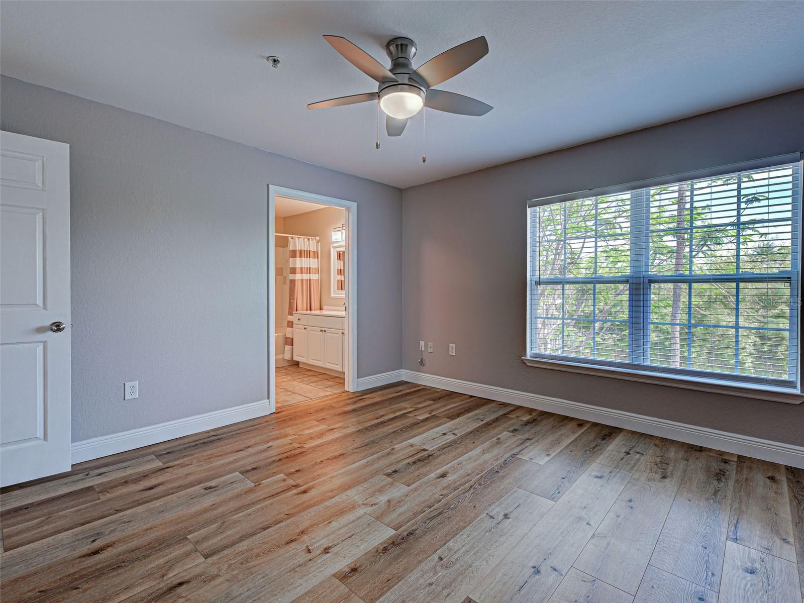 Image 20 of 49 For 5501 Rosehill Road 202
