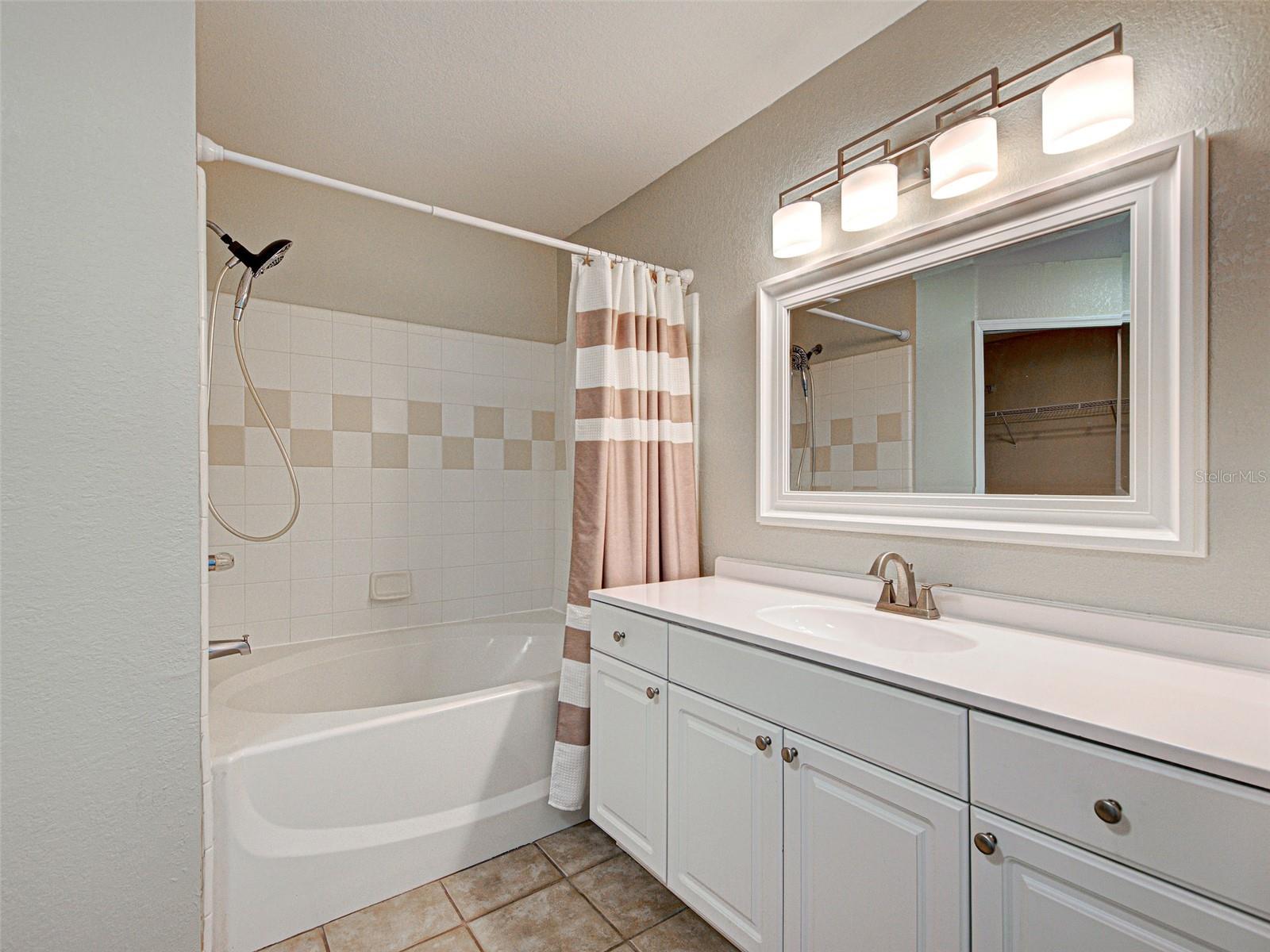 Image 21 of 49 For 5501 Rosehill Road 202